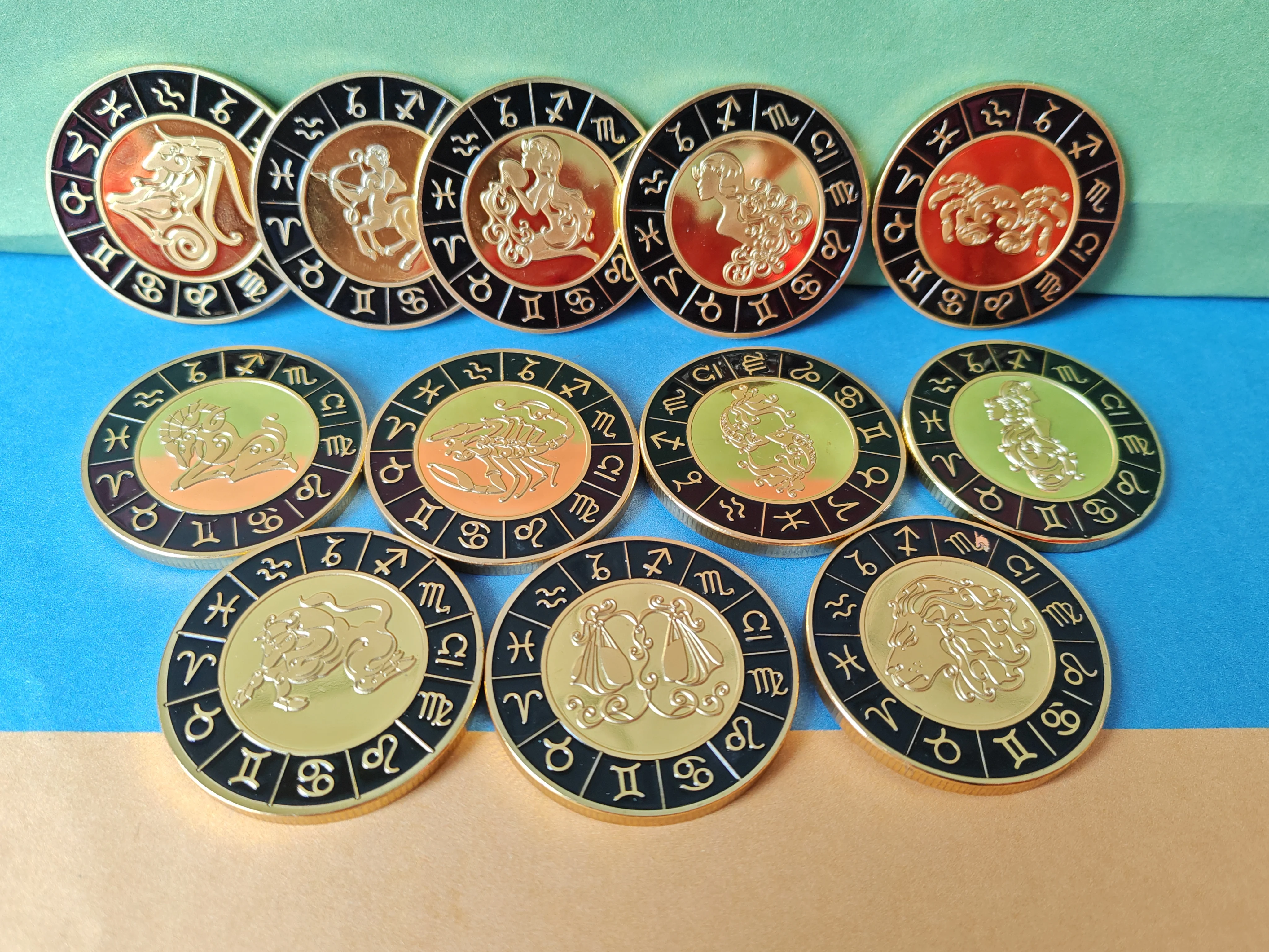 Western tarot card commemorative coin, Sun and moon constellations Guardian Coin Friendship Love Gift Retro style