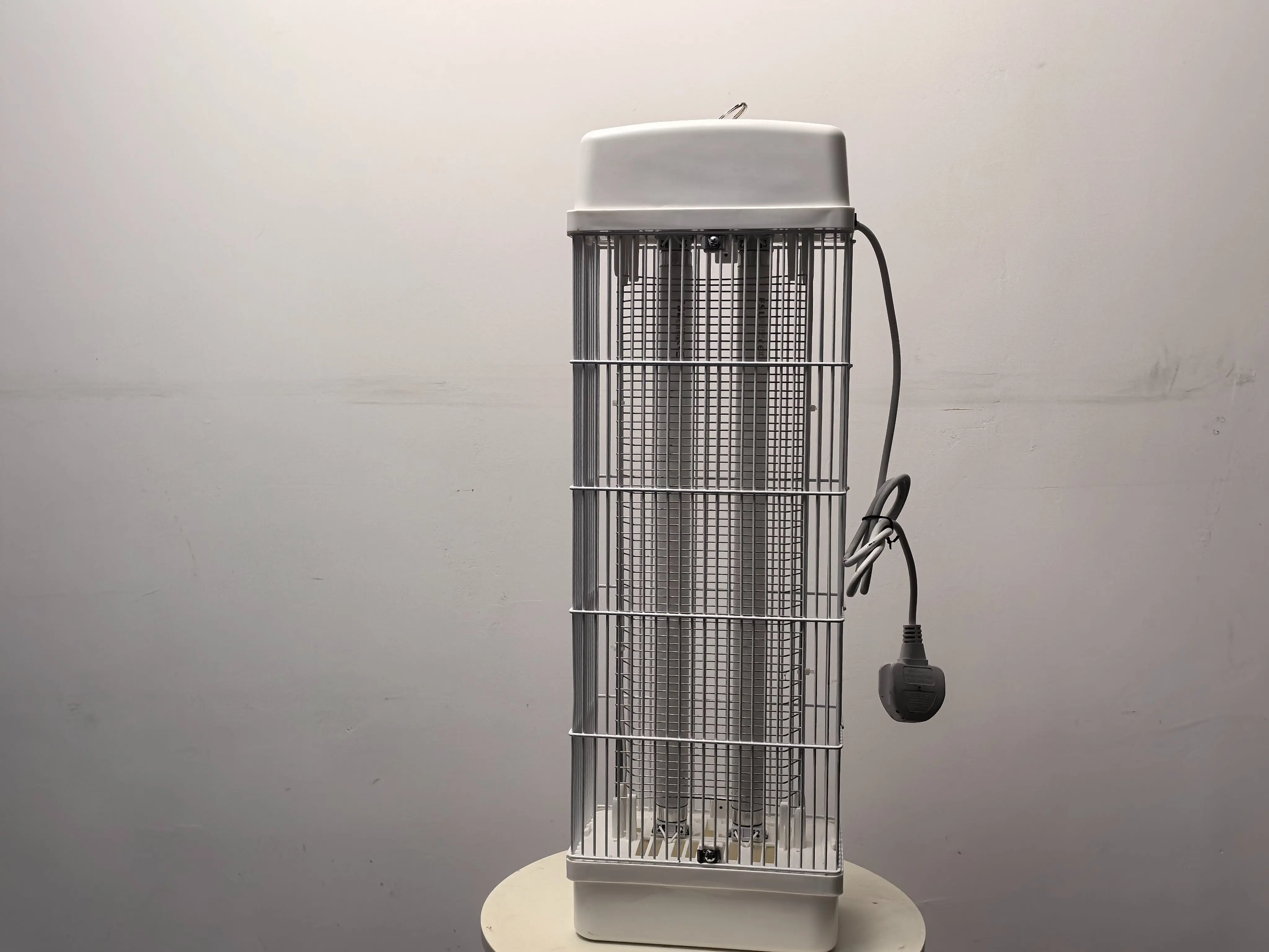 PL UAE hot selling Electronic Flying Insects killer bug zapper with  UV tubes attract and kill mosquito flies for pest control
