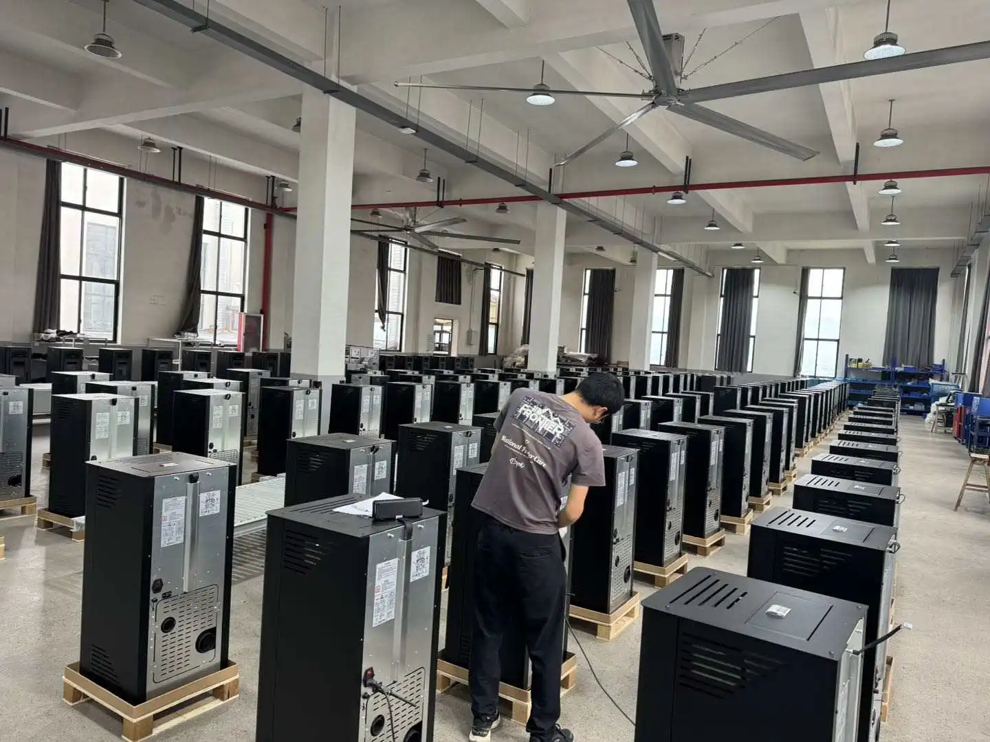 KM1009A ECO automatic feeding cheap electric pellet stove  Wifi control panel indoor wood pelletstove heater for sale