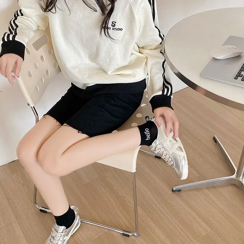 Good Quality Trend Letter Hello Embroidery Sports Short Socks Soft Cotton Breathable Women Ankle Socks