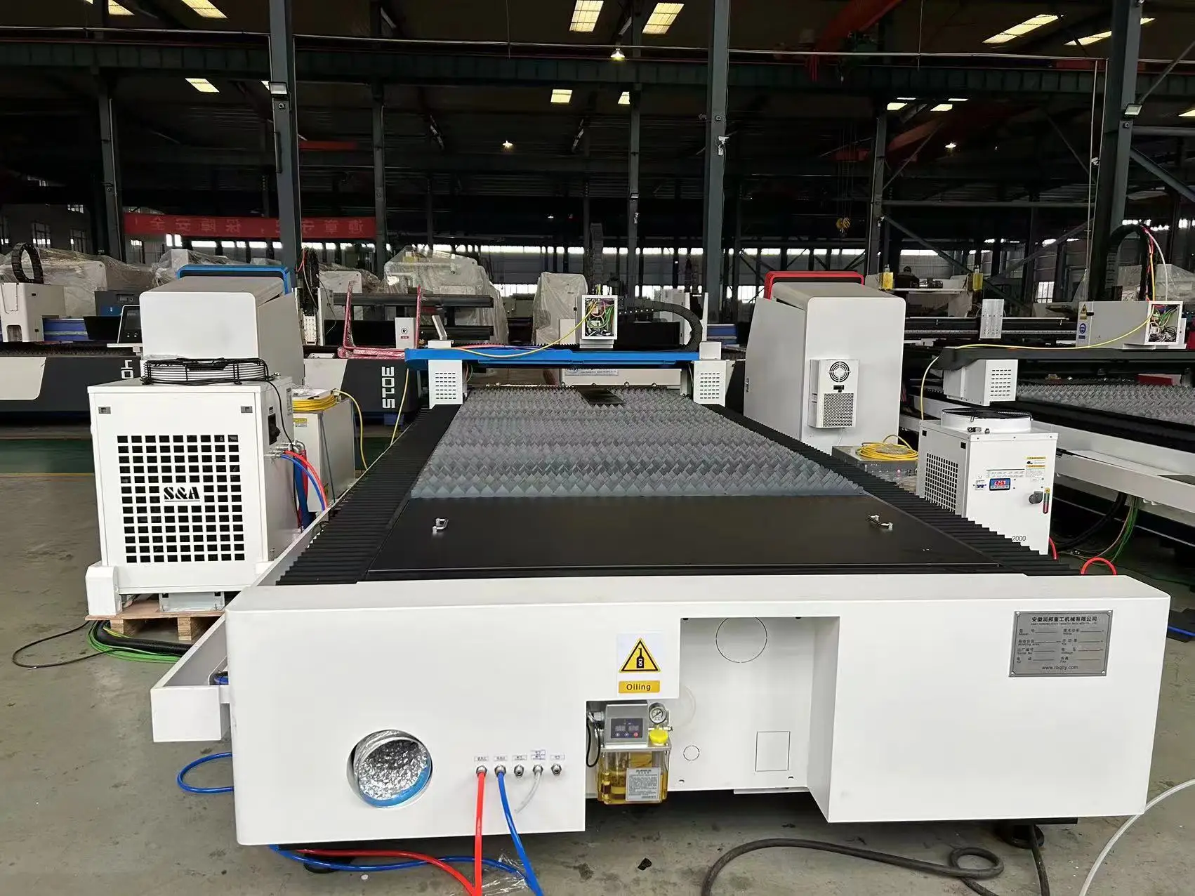 Железная сталь 6000 Вт открытого типа волоконно-лазерная резка 4015 цена для листового металла