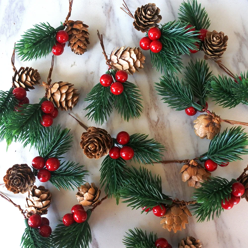 2024 New Christmas Berries red holly flower arrangement Artificial red berry picks for Festival Holiday and Home Decor