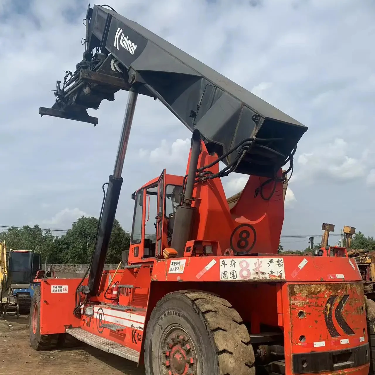 Используемый контейнер Kalmar выкладной штабелер DRD450 45 тонн для продажи