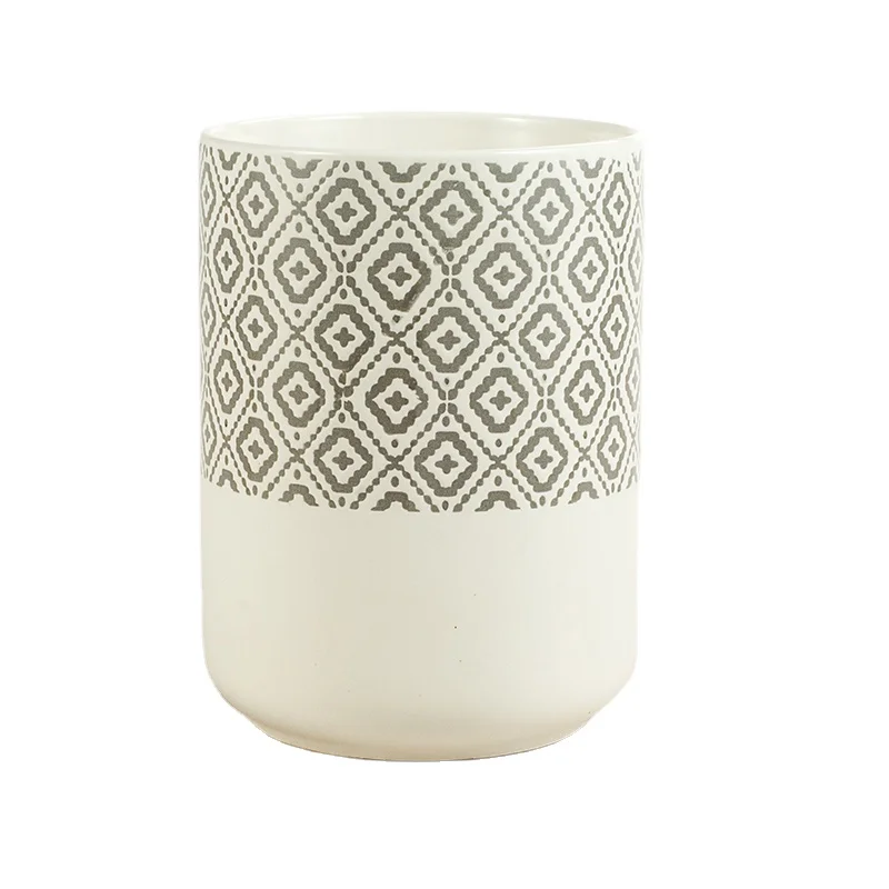 Sugar Biscuit Nut Storage Airtight Jar Ceramic Tea Canister with Wooden Lid Factory Customized Debossed Painted Plaid 900ML