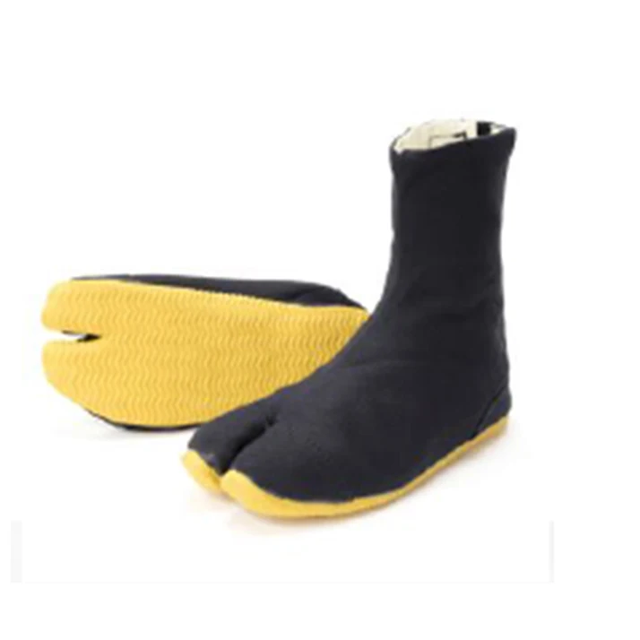 Japanese manufacturing working a divided toe white footwear for men