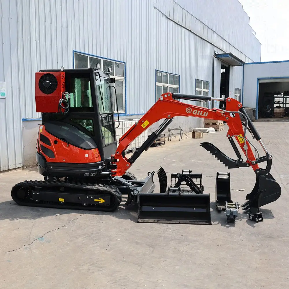 QILU  Mini Crawler Hydraulic Pilot Digger 2500kgs Small Digger Machine With Attachment With Bucket Teeth