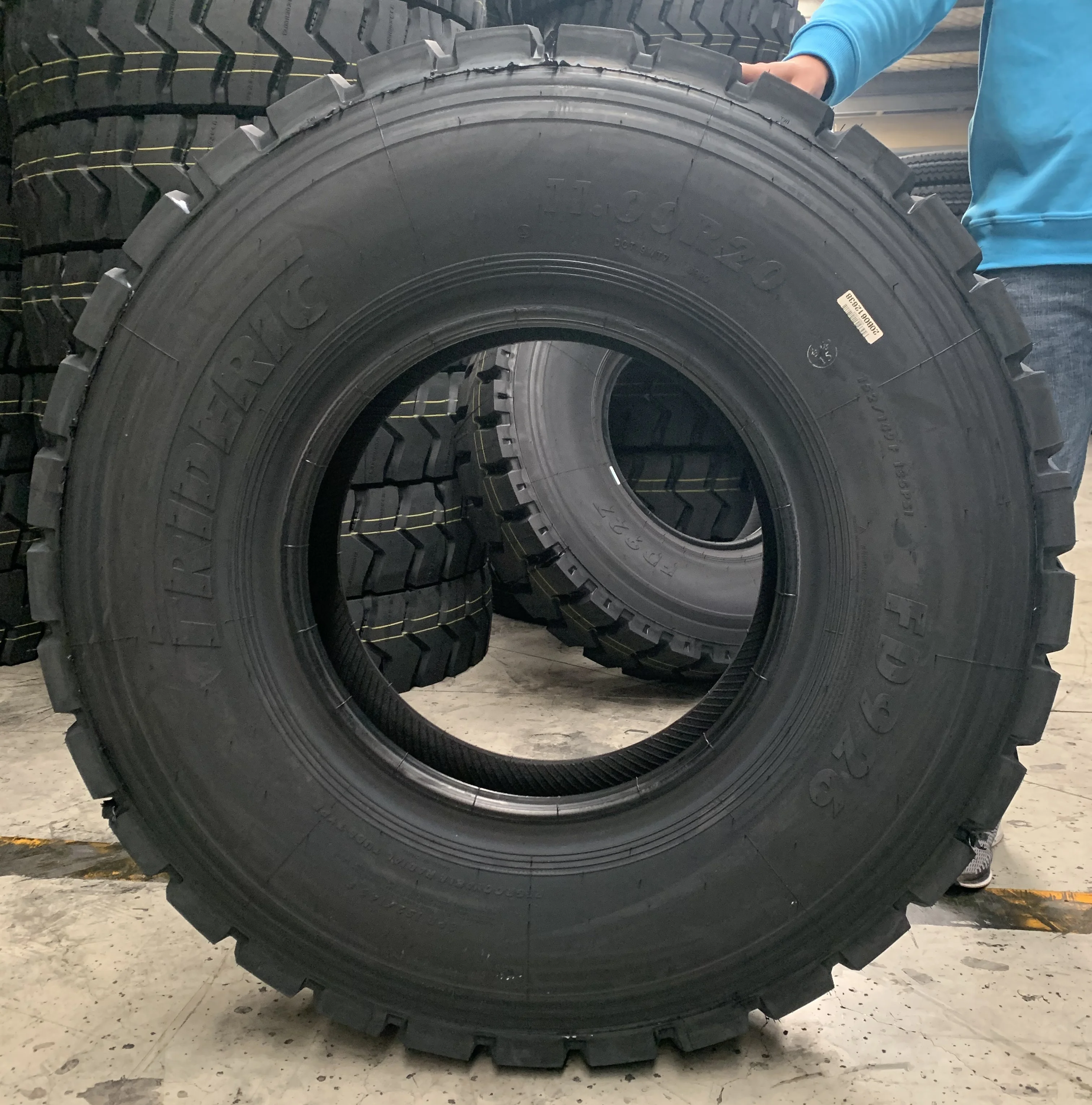 Шины для горнодобывающих грузовиков бренд FRIDERIC CHILONG 926 11. 00r20 1200R20 шины