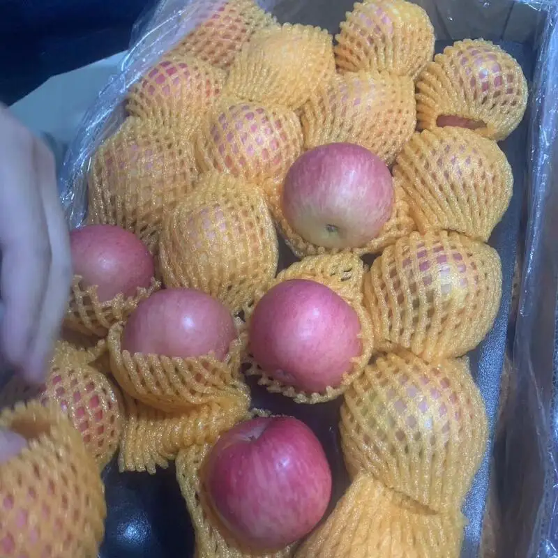 High water content and juicy chinese honey fuji apple