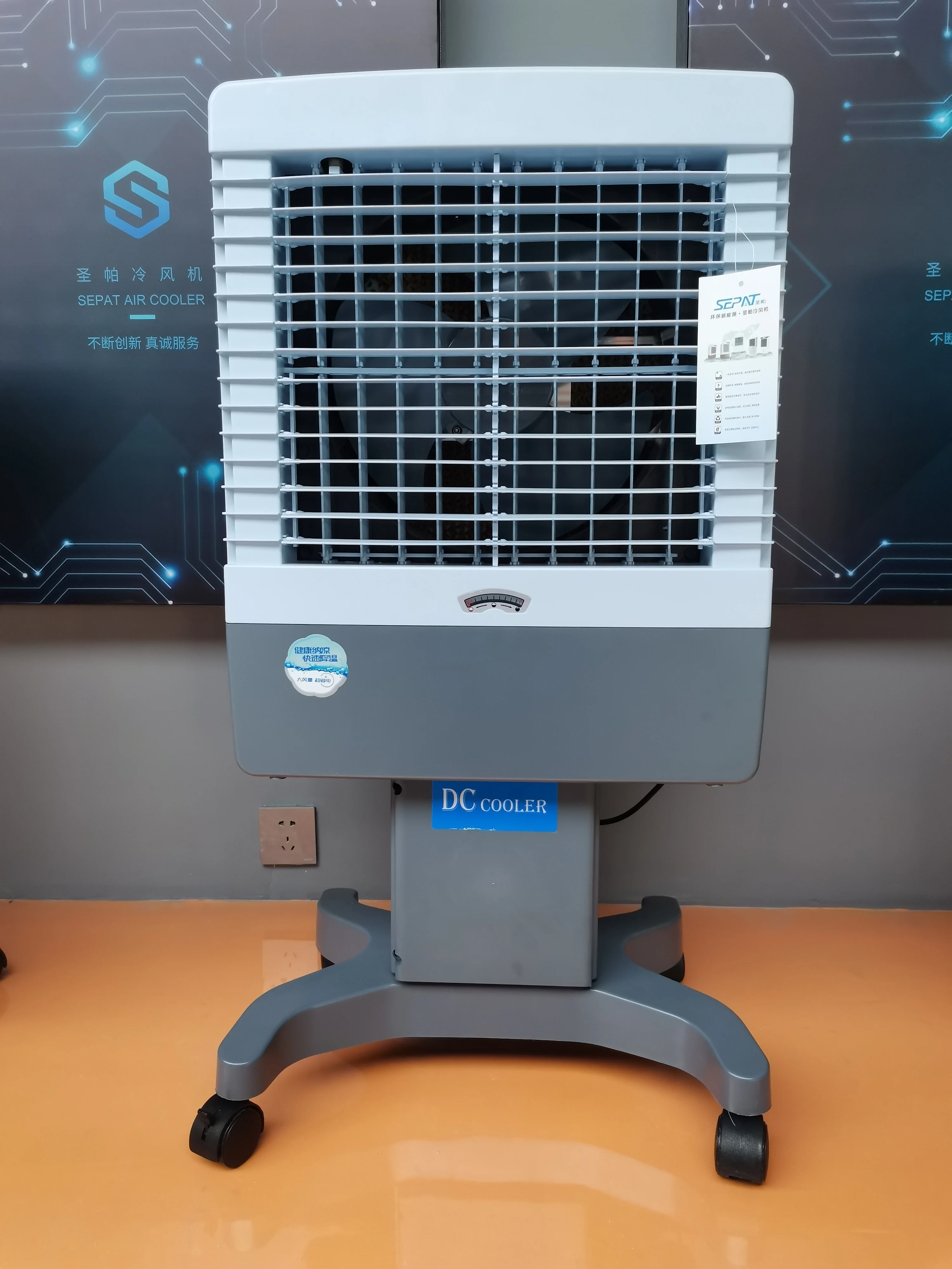 DC solar power portable evaporative air cooler  big airflow desert air cooler portable  water cooler outdoor air conditioner