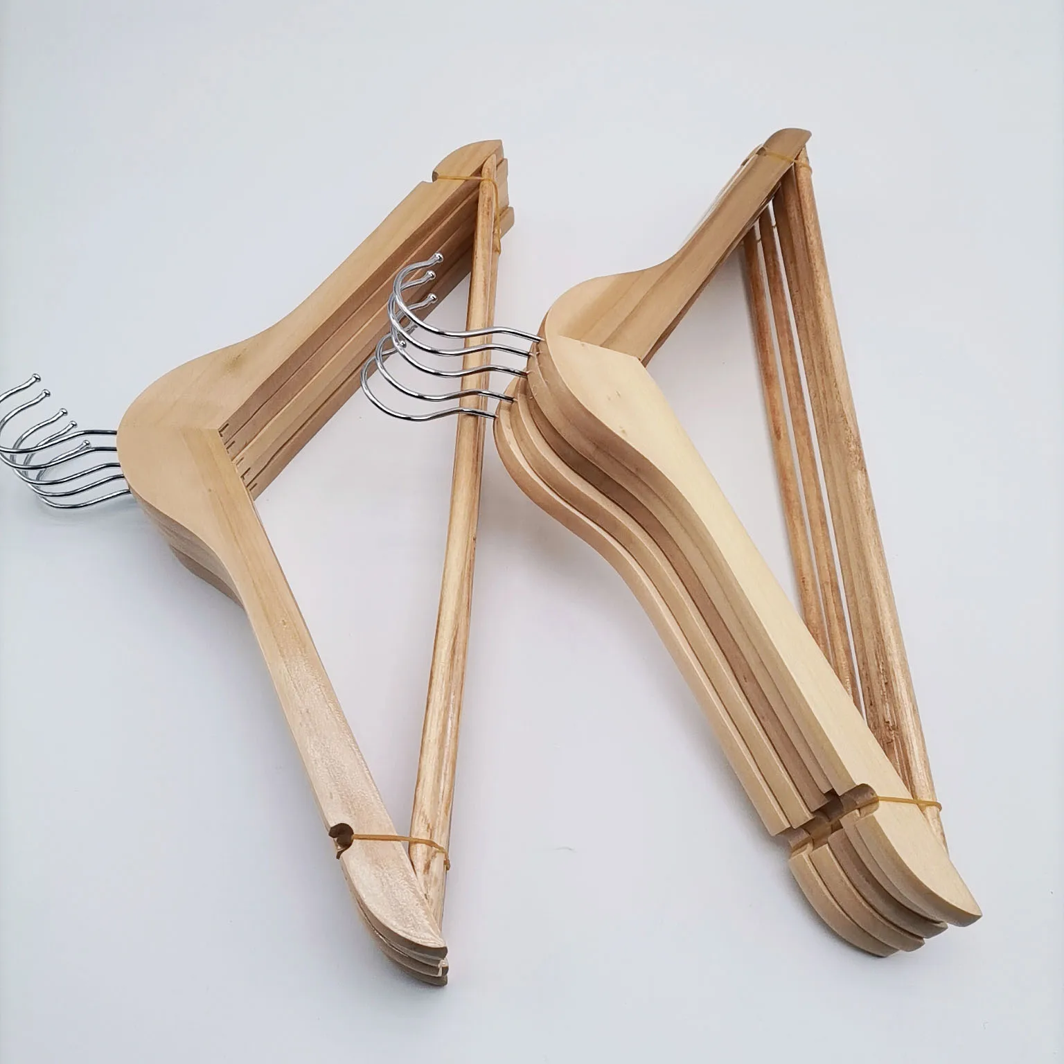 Low Price Wholesale Natural Wood Solid Wood Clothes Hangers, Coat Hanger Wooden Hangers