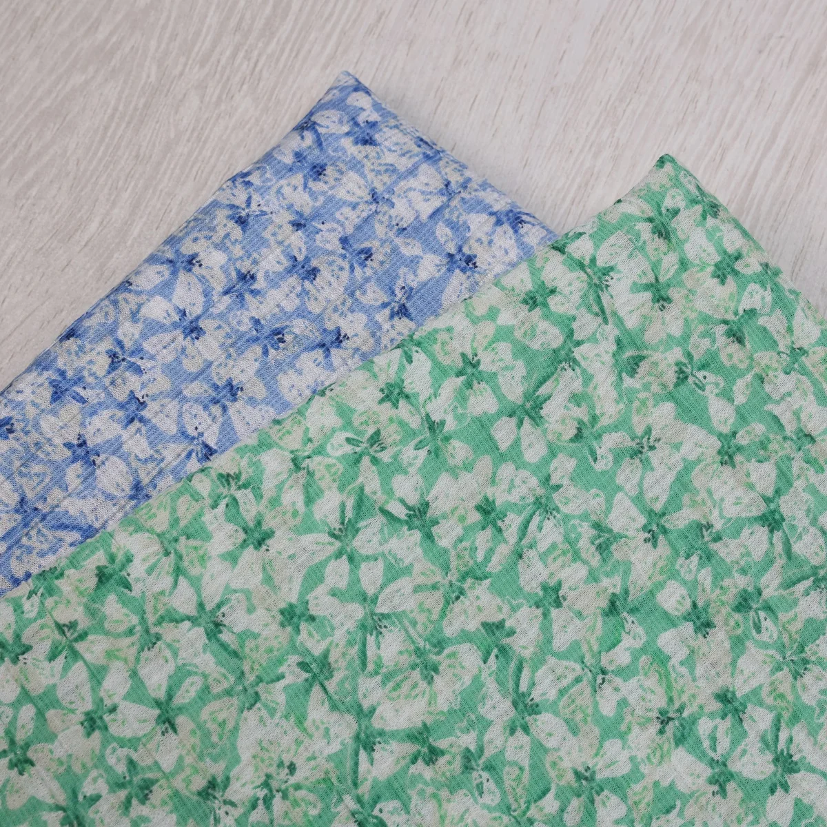 Colorful Design Breathable Wrinkle Resistant Viscose Nylon Yarn Dyed Woven Printed Crepe Fabric for Clothing