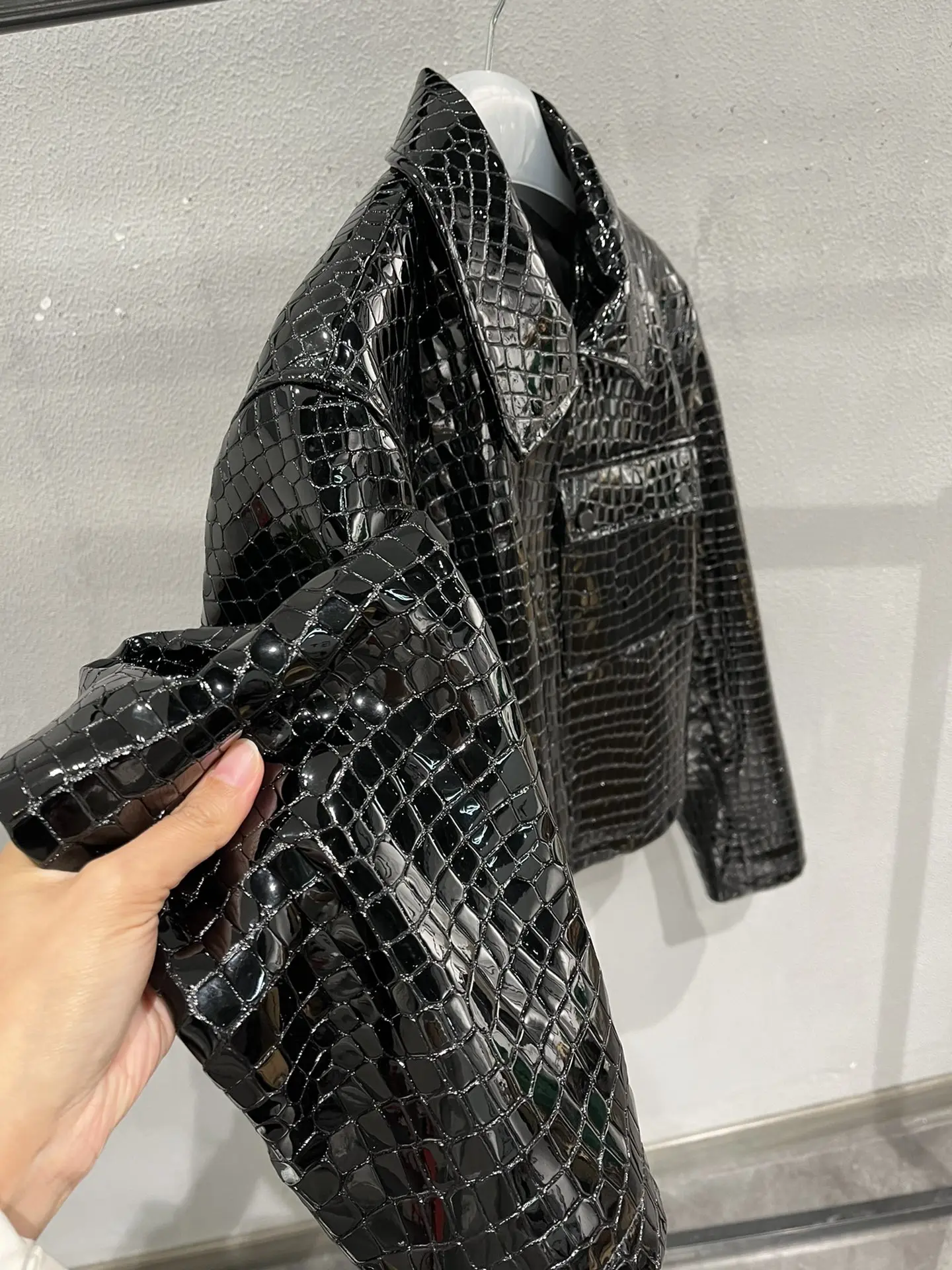 2023 модная Новая роскошная женская одежда на заказ мягкая куртка из натуральной кожи с узором крокодиловой для весны и