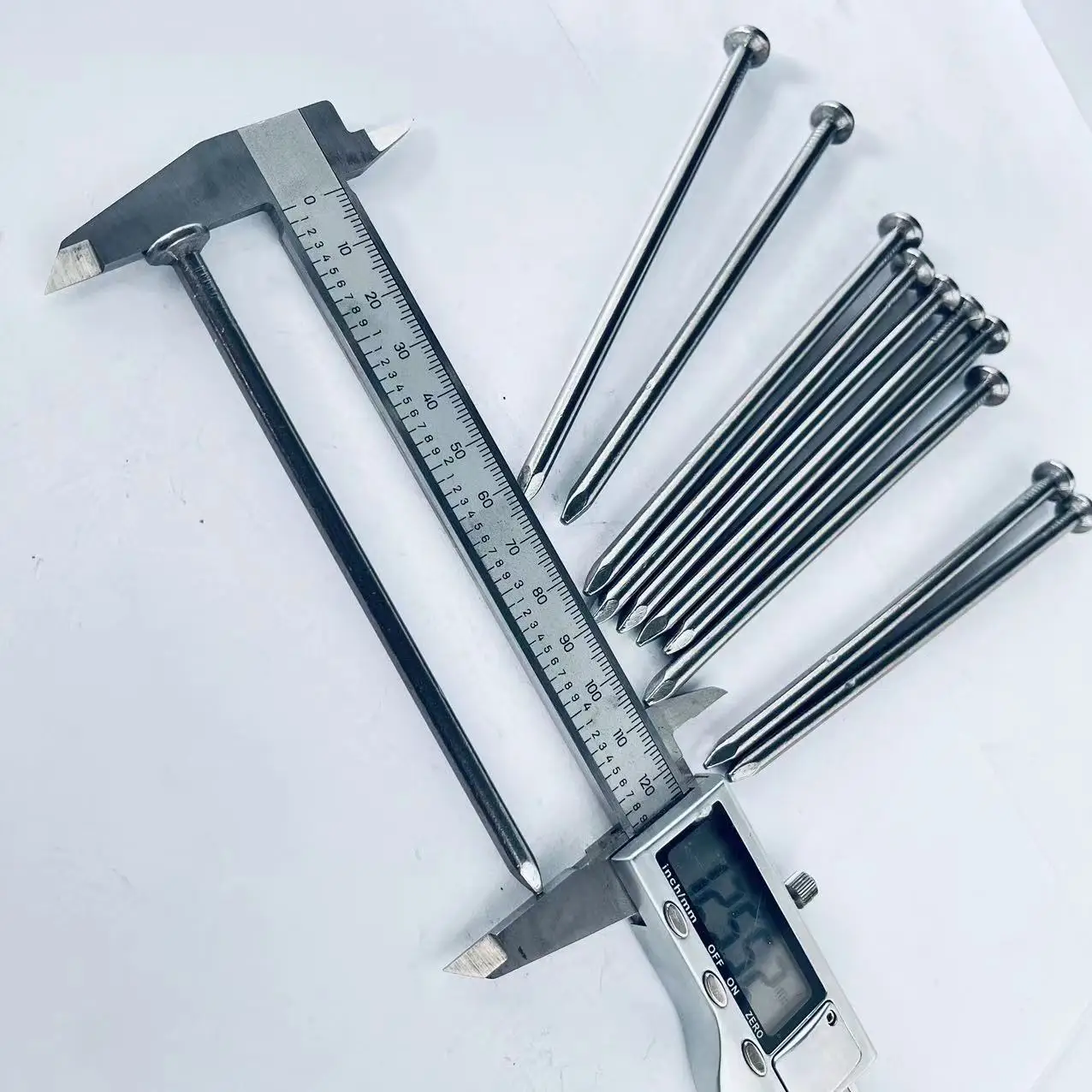 China Manufacturer Wholesale 5 inch Common Iron Nail Round wood Wire Nails For Building Construction