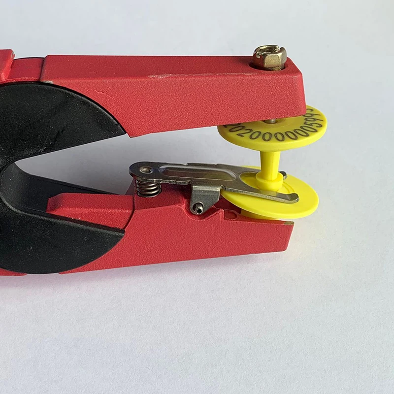 UHF RFID Livestock animal ear tags for Pig/Sheep/Cattle