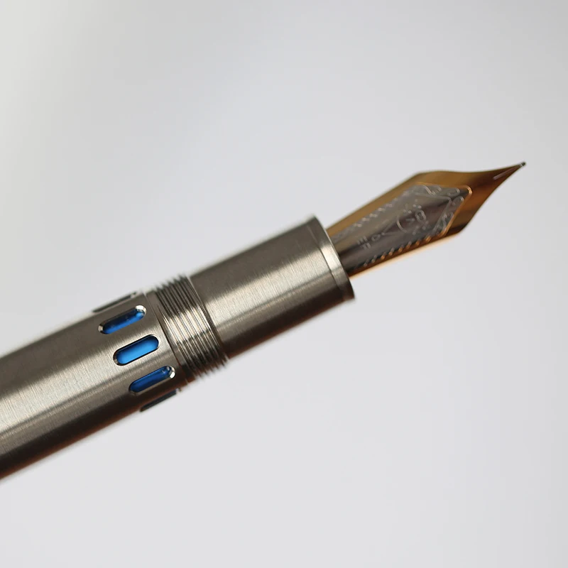 MAJOHN  P136 fountain pen, made of titanium alloy lightweight metal material, brass piston, optional with German 18K gold nib