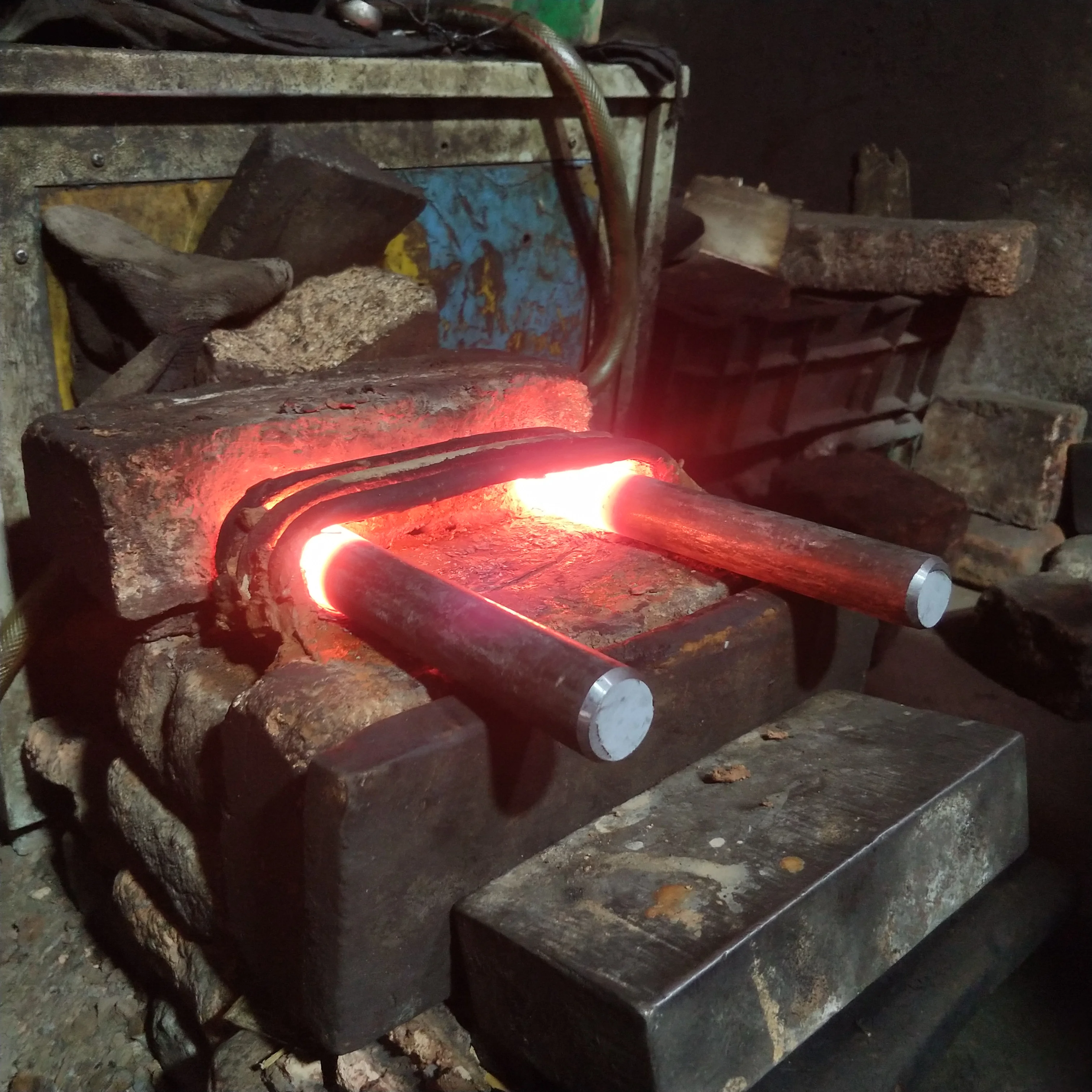 carbon steel excavator m12 m14 m16 m18 m20 m24 m21 m23 standard size grade 8.8 5.8 black blade track chain bolt and nut