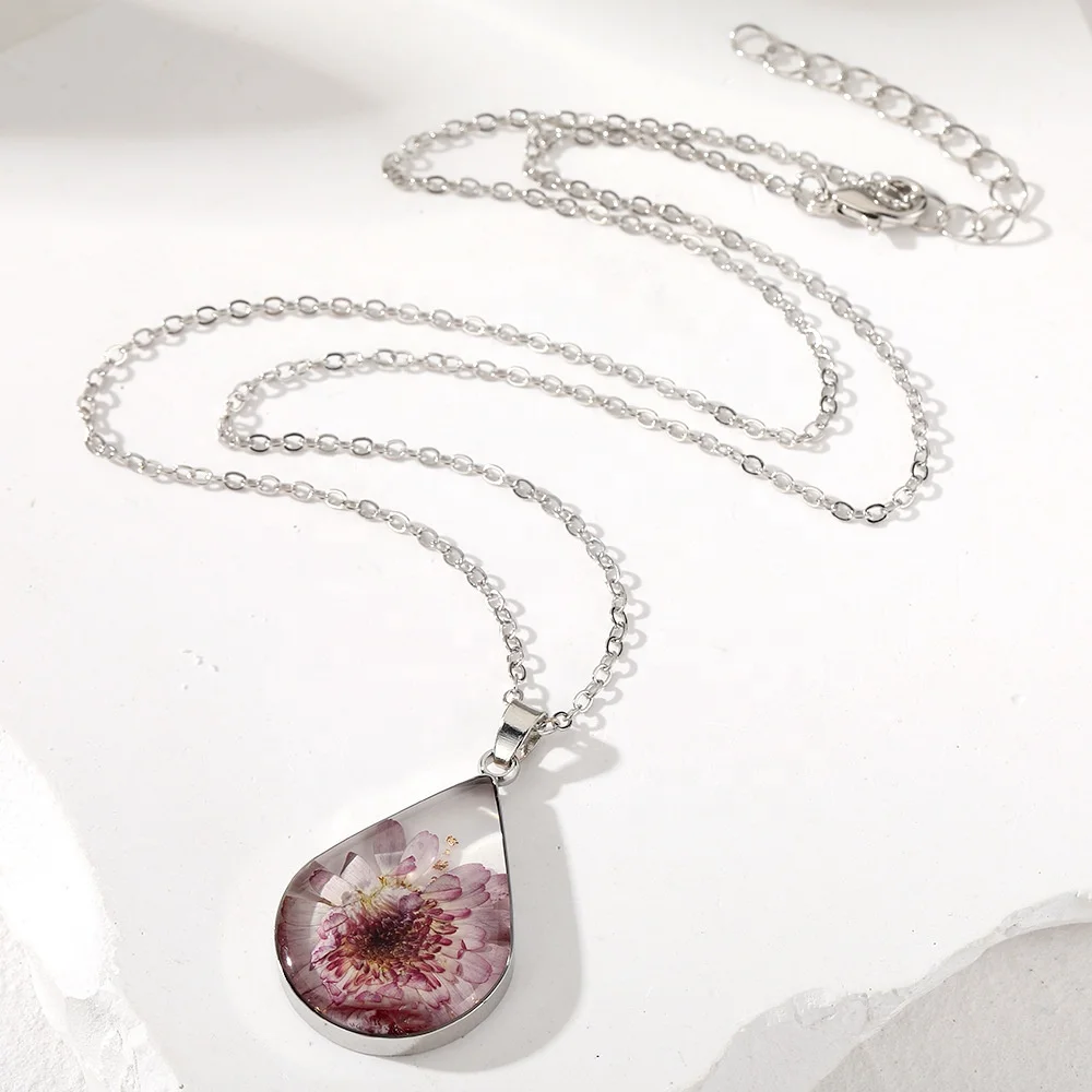 Transparent Glue Daisy Butterfly Pendant Necklace Plated White Gold Water Drop Shaped Colorful Dried Flower Necklace For Women
