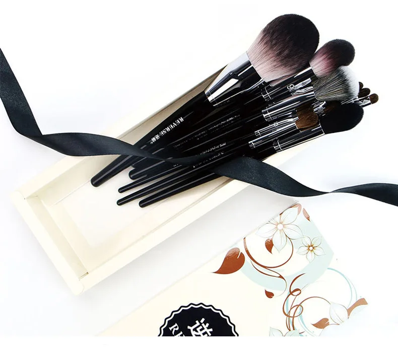 2020 New 13pcs Professional Fashion Classic Black Brush Makeup Custom Logo Powder Makeup Brush Set
