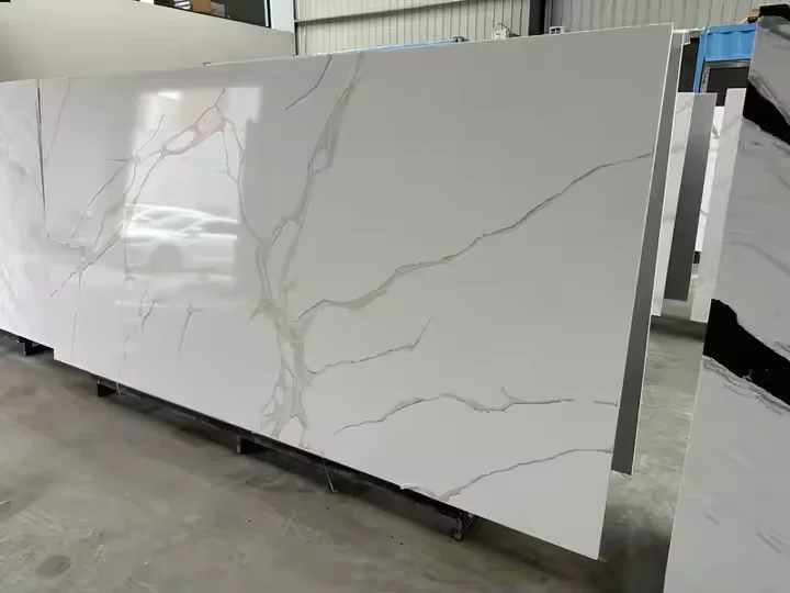 Vietnam Quartz Factory 126x63 Jumbo Quartz Slab Wholesale Calacatta Gold Quartz Stone
