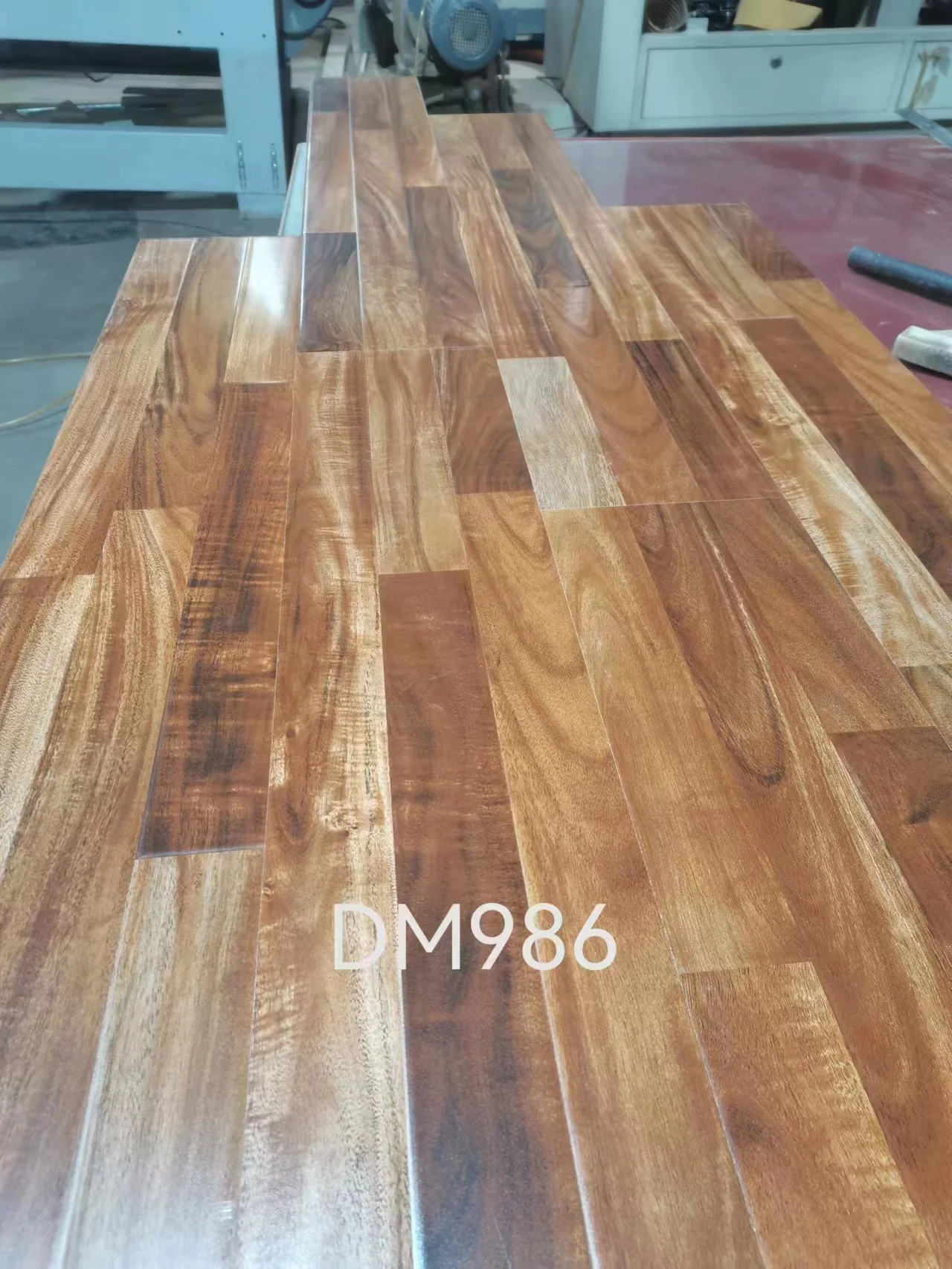 cheap 8mm 12mm  resistant  parquet  AC4 oak engineered  light luxury laminate flooring