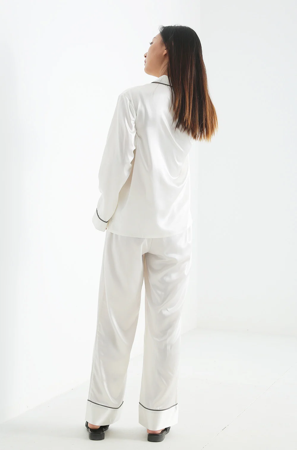 Luxury Silk and Satin 2-Piece Pajama Set Designer Long Sleeve Pant and Dress for Women for Christmas Sleepwear