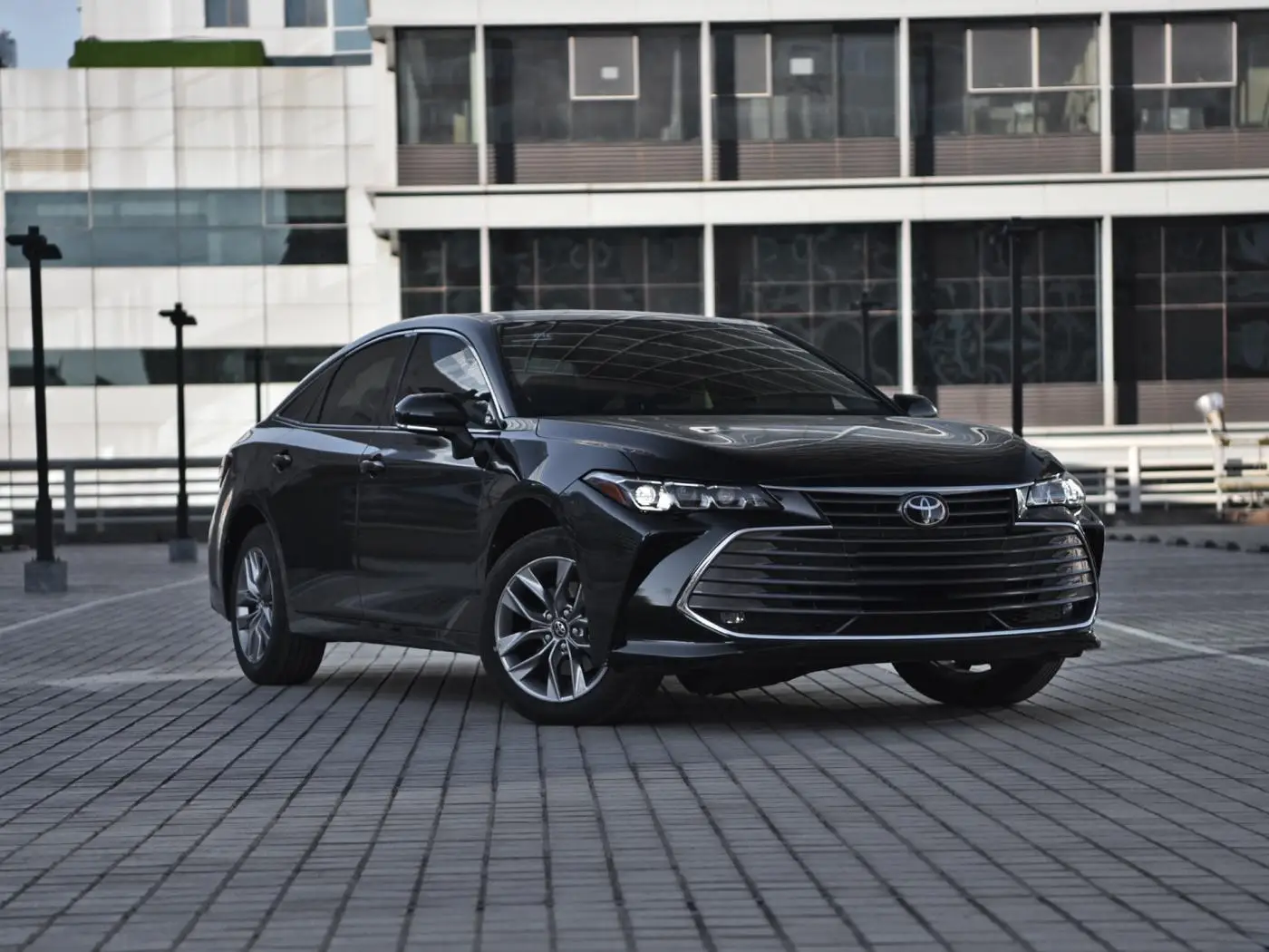 Toyota Avalon used gasoline sedan 2019 Jinqu(Basic) Edition Low price120000 to 250000km driven range Second-hand fuel vehicle