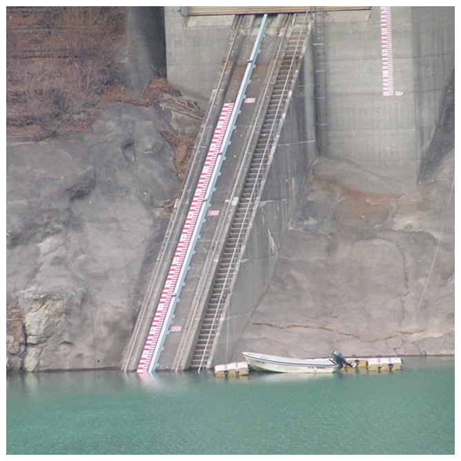 Wireless inductive water level liquid sensor with wide measurement range