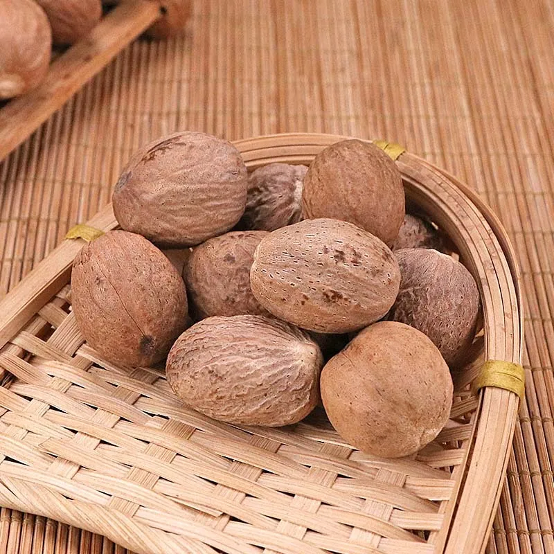 High quality hot selling wholesale 100% natural  original dried nutmeg with shell from indonesia