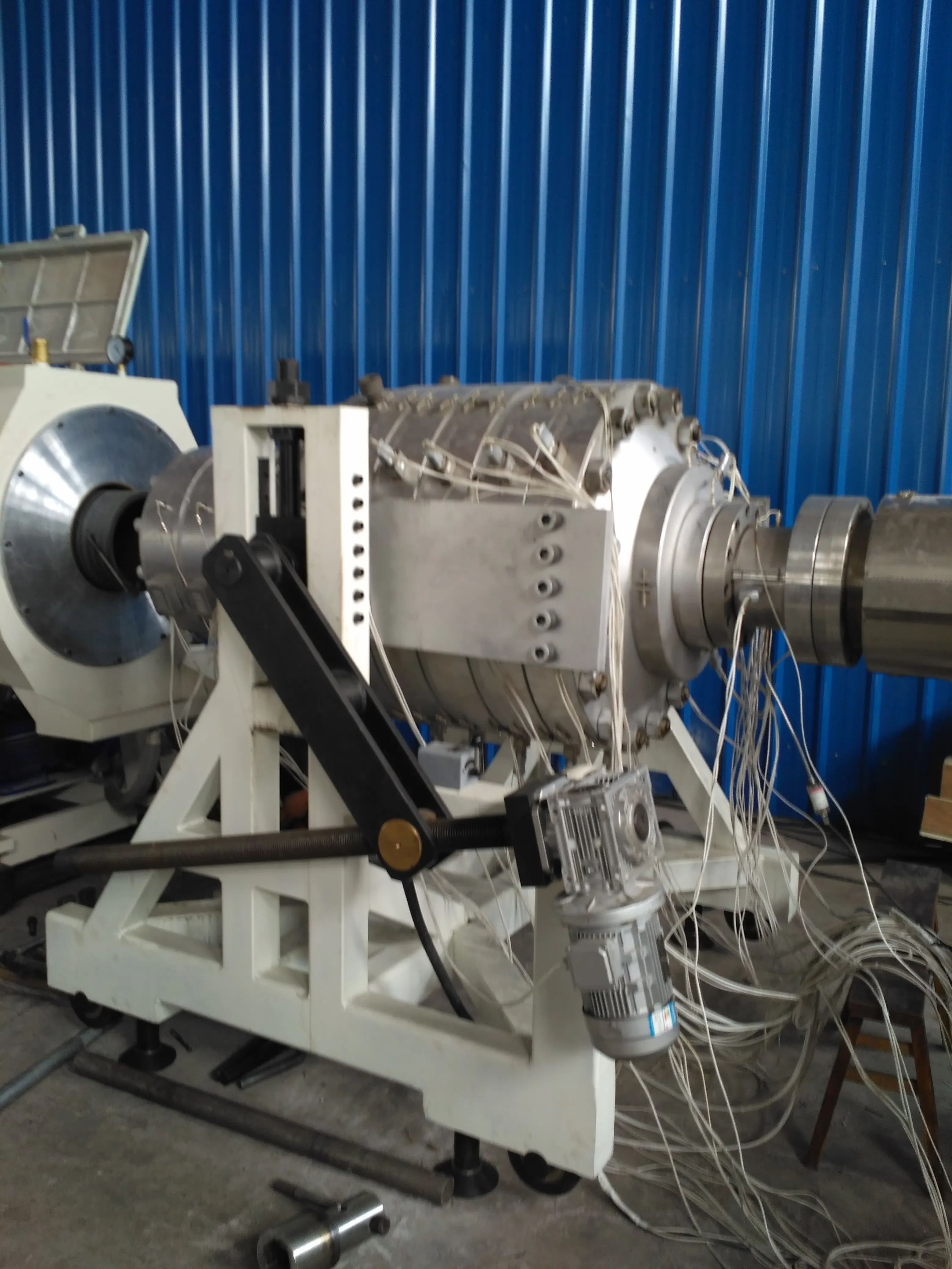 Discharge 20mm-110mm pvc pipes making machine architectural water supply pvc pipe manufacturing machines