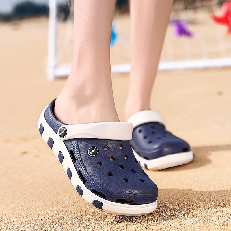 The manufacturer wholesales summer cool fashion sandals new couple garden shoes non-slip wear resistant  home slippers