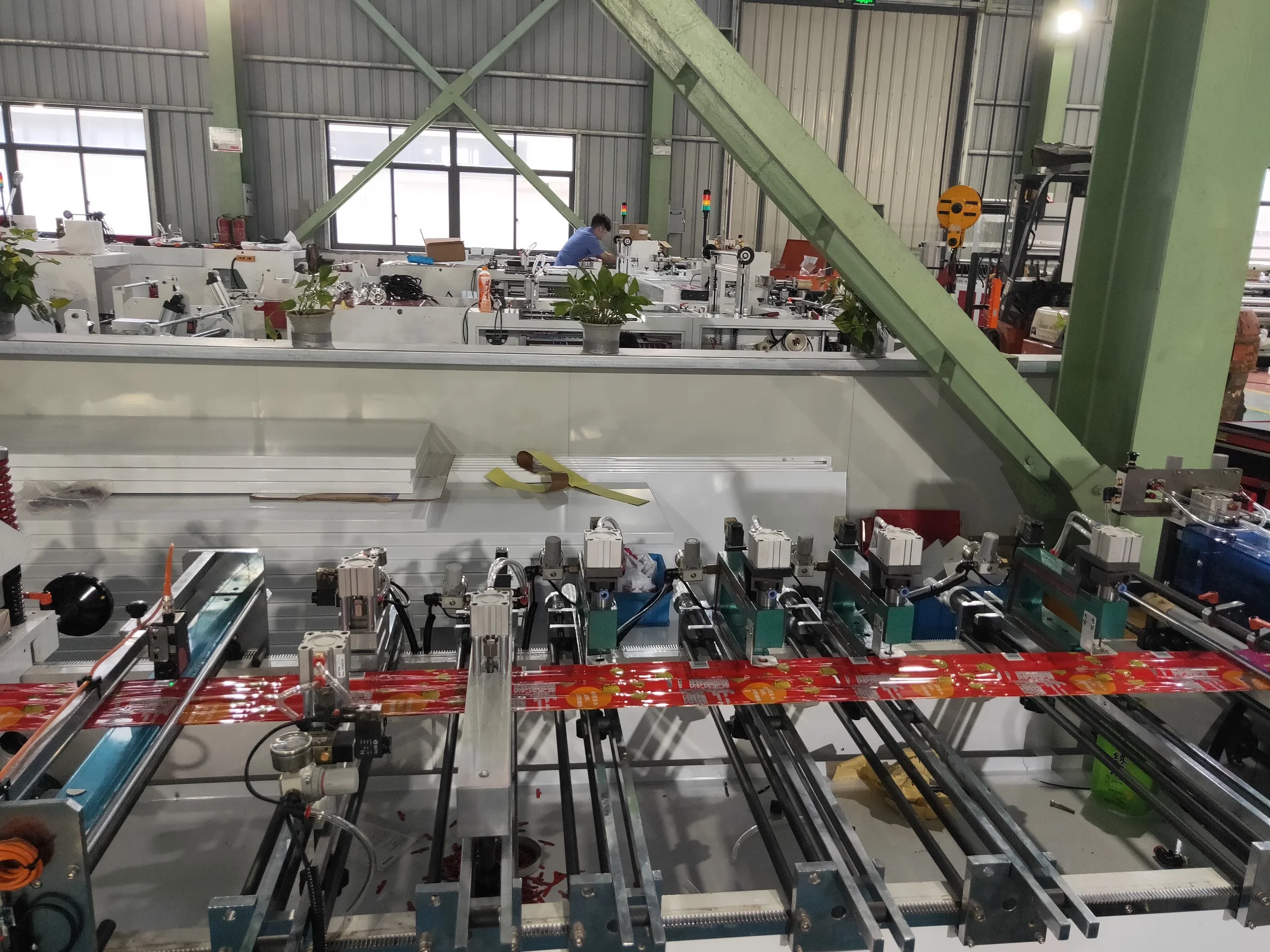 
automatic multifunction laminated three side seal bag machine aluminum foil doypack standy up zipper spout pouch making machine 