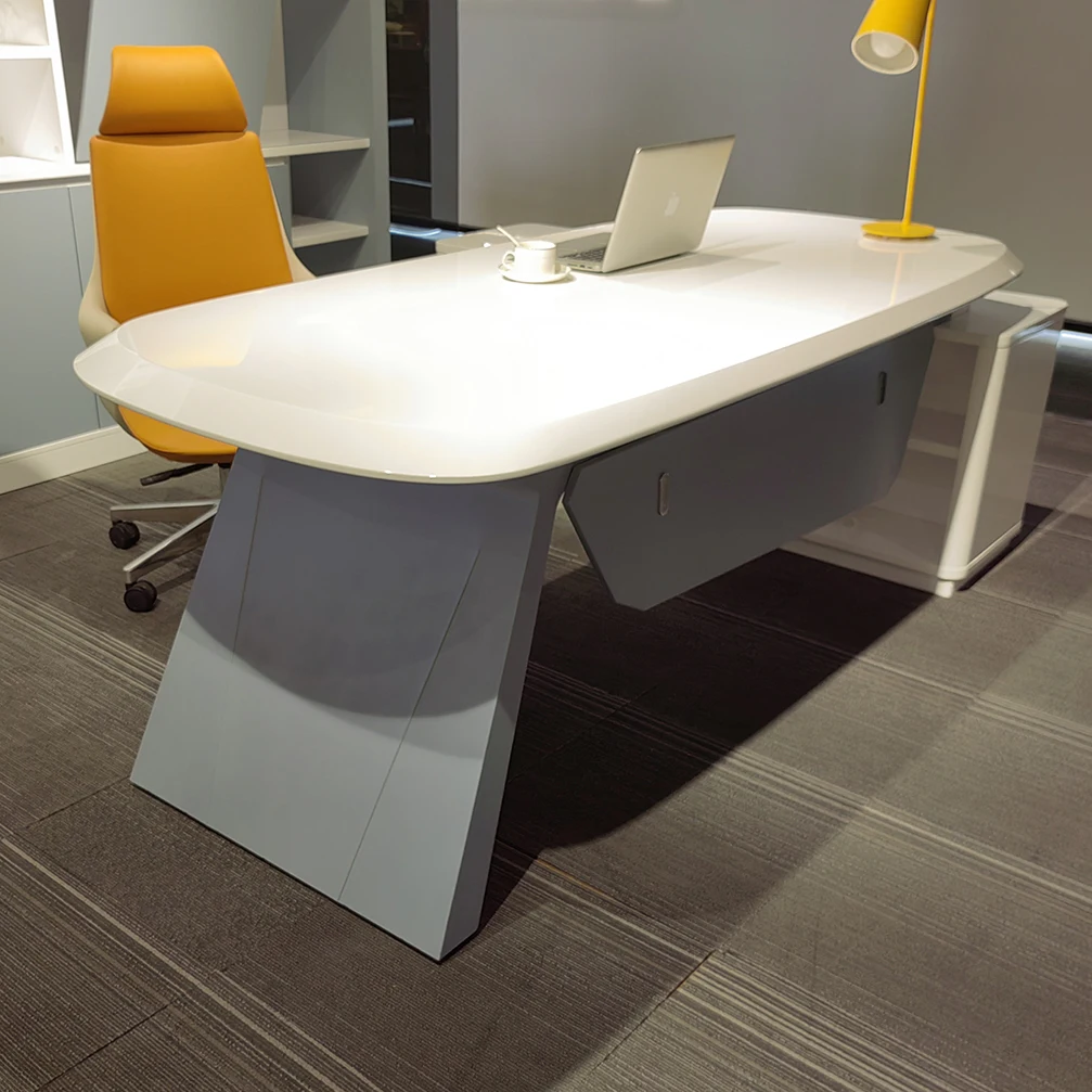 Современная однотонная поверхность L-образного белого синего офисного стола менеджера с возвратной открытой передней лакированной офисной мебелью