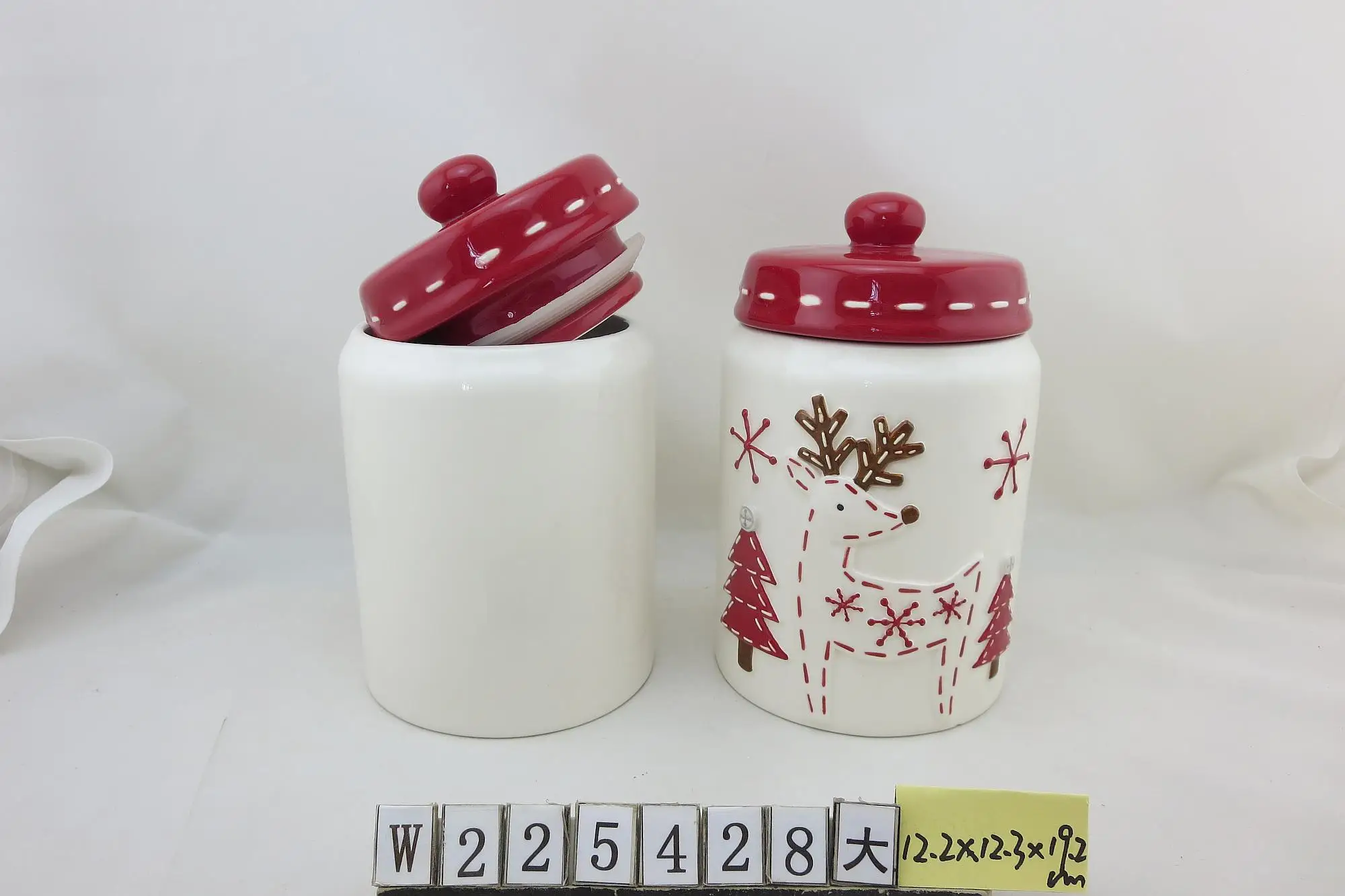 Stitch Embossed Reindeer Ceramic Airtight Canister Cookie Jar Christmas Tableware and Gift