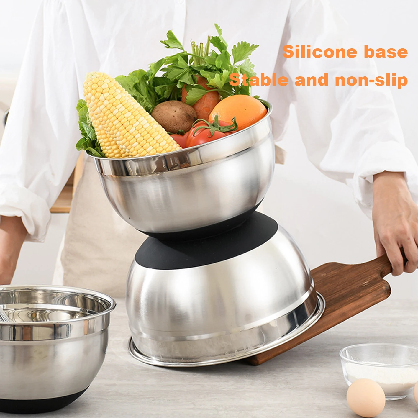 Stylish Dining Secure Sealing Introducing the Non-Slip Salad Bowl with a Fitted Lid