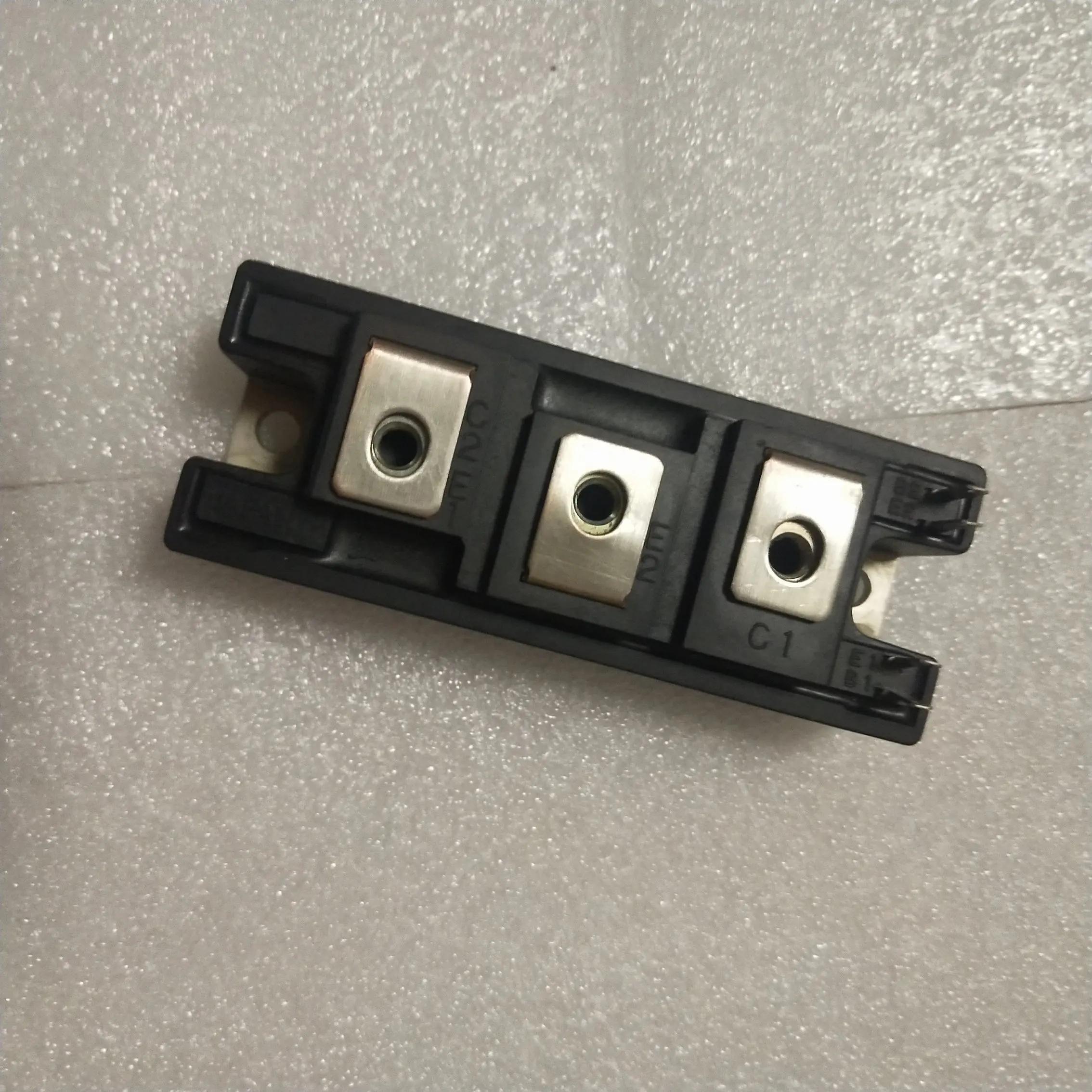 
Оригинальный 100% новый модуль питания IGBT 6RI30F-080 