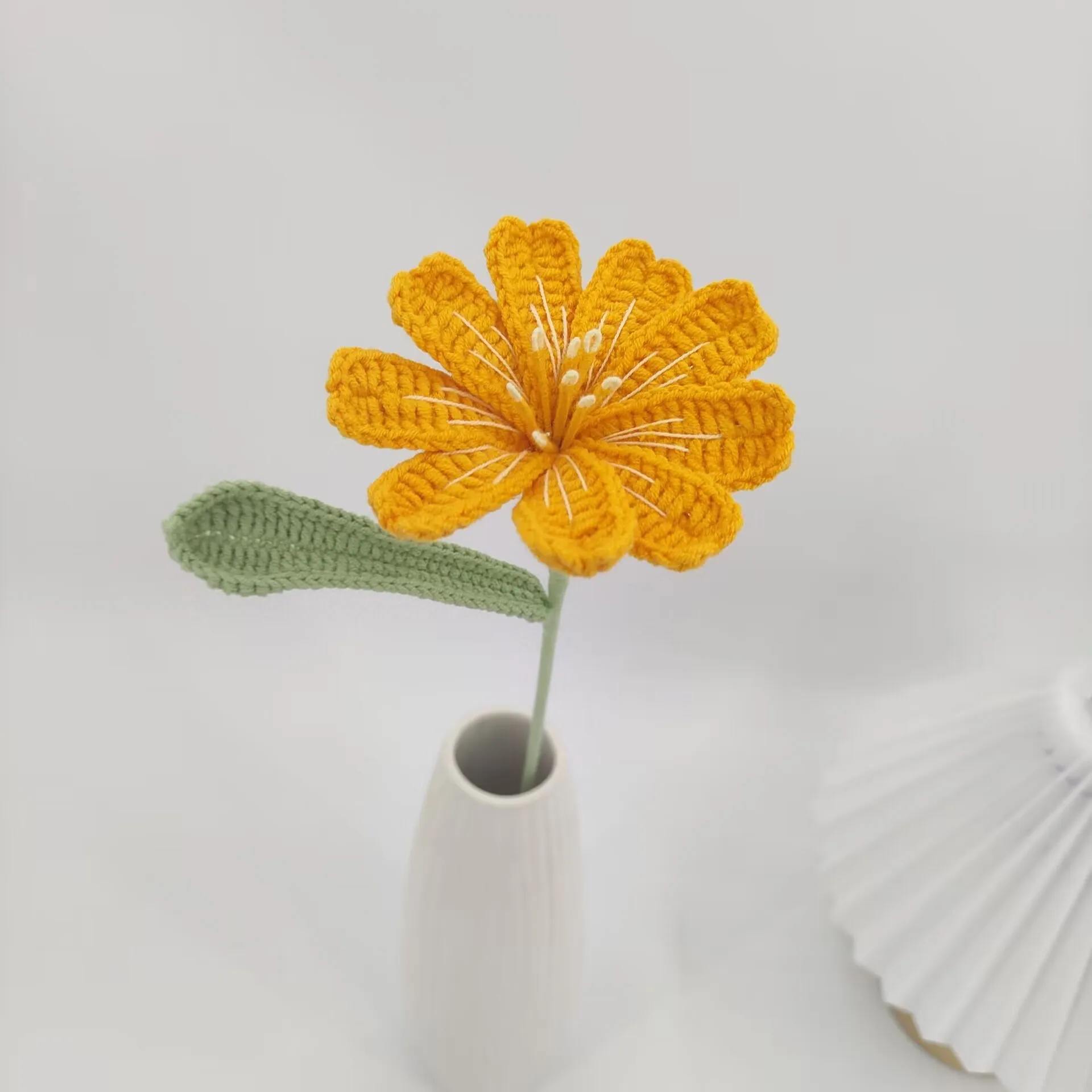 2025 European American Wholesale Creative Handmade DIY Woven Wool Knitted Bouquet Oil Tung Simulation Flower Decorations Gifts