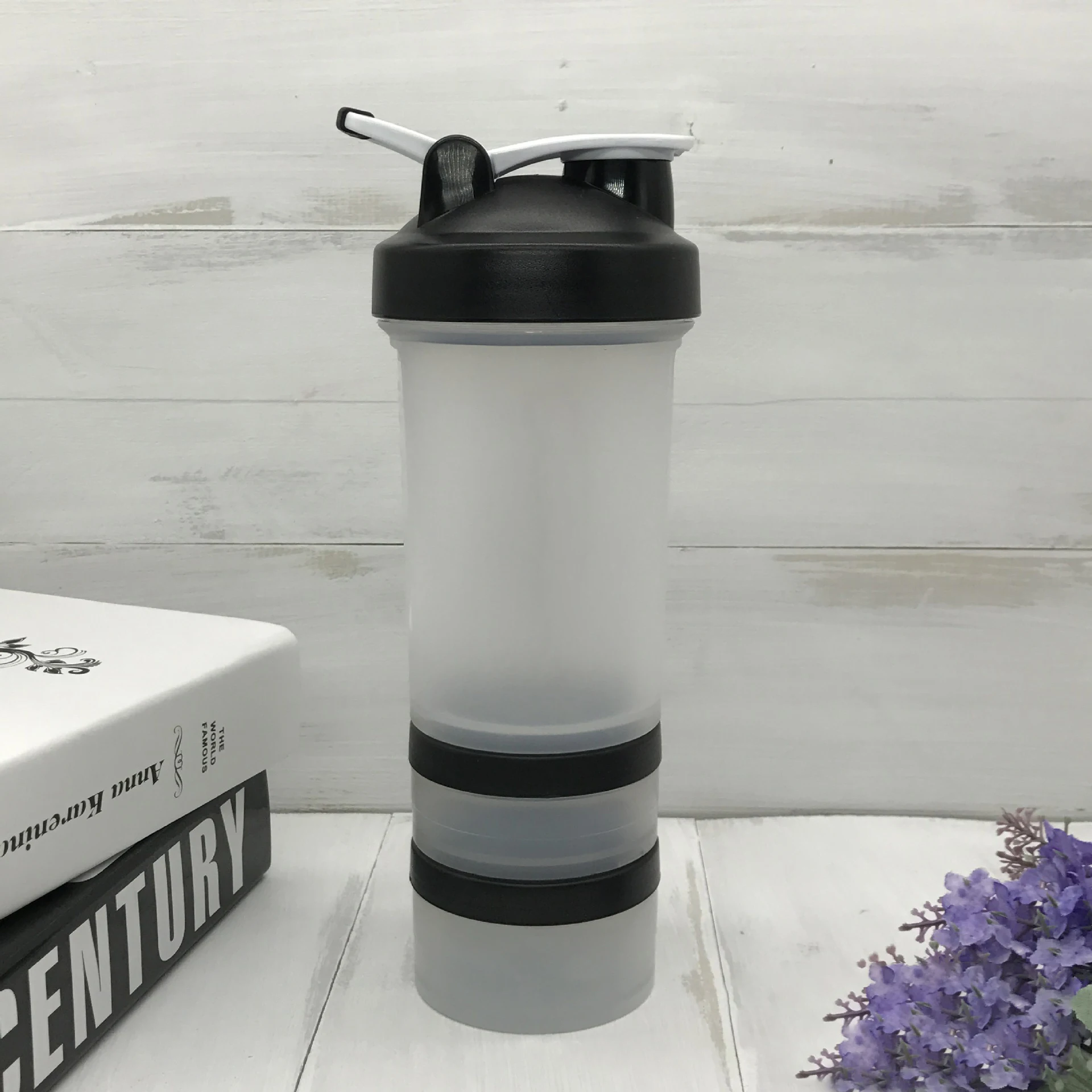 Wholesale 600ml plastic eco friendly protein shaker water bottle with pill container shaker bottle Custom Logo With Mixer Ball