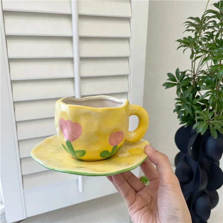 New Arrival 11 OZ Girl Cute Coffee Cup Saucer Afternoon Tea Ceramic Hand-painted Striped Water Cup Vintage Saucer
