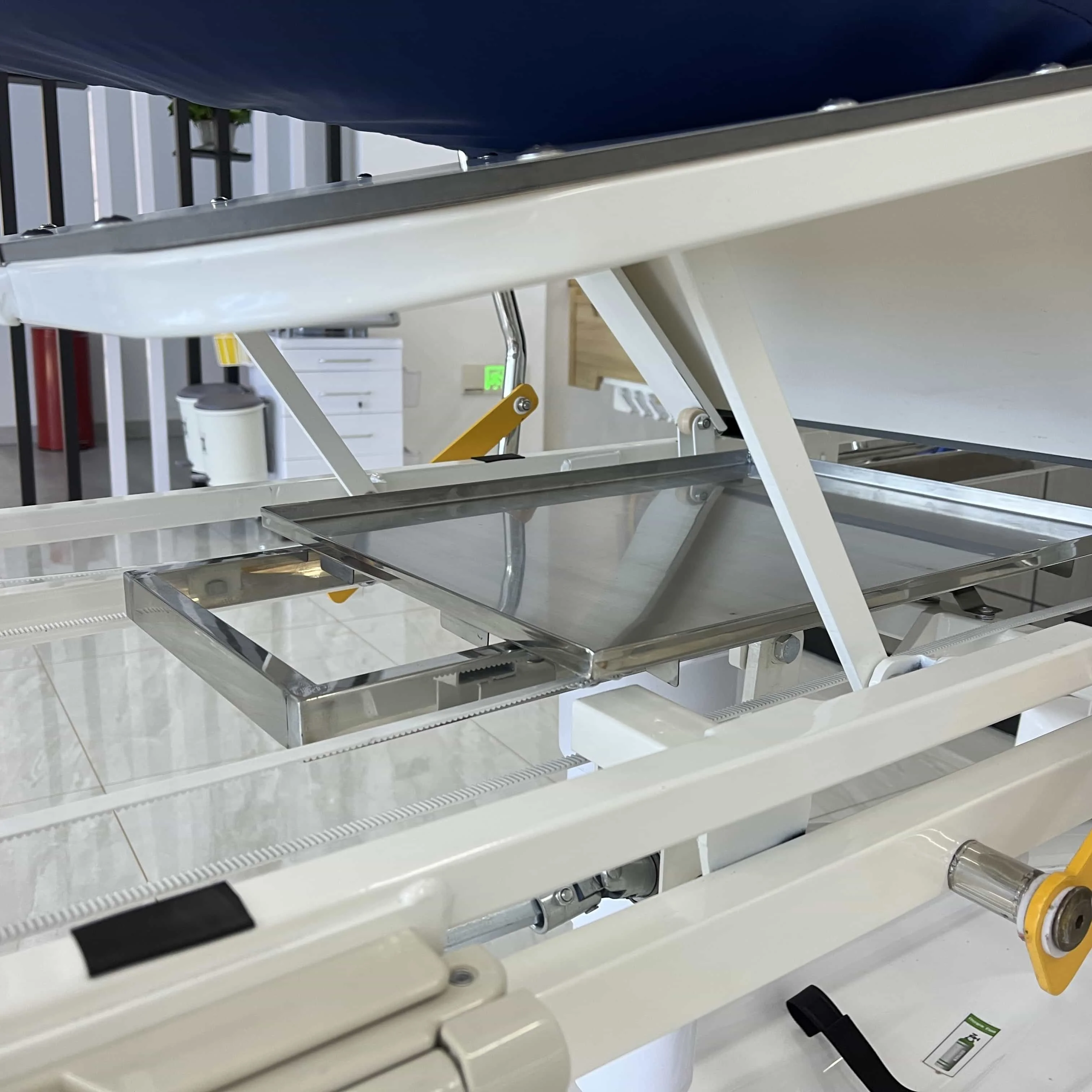 Luxurious height adjustable hospital medical hydraulic emergency 2 layers transfer patient stretcher trolley bed