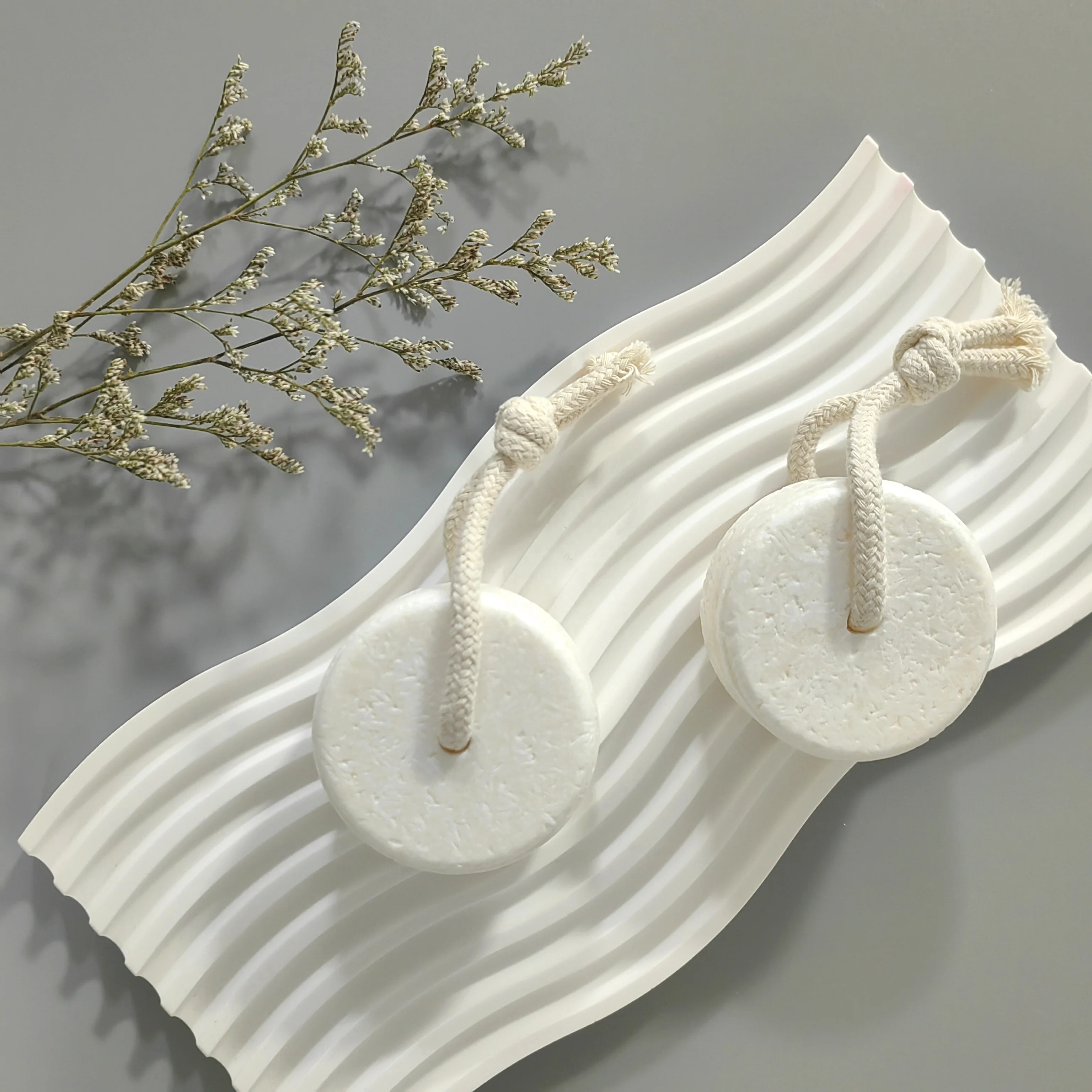 New Style Hot Selling White Handmade Strong Cleaning Power Toilet shampoo bar soap on a rope shampoo soap on a rope