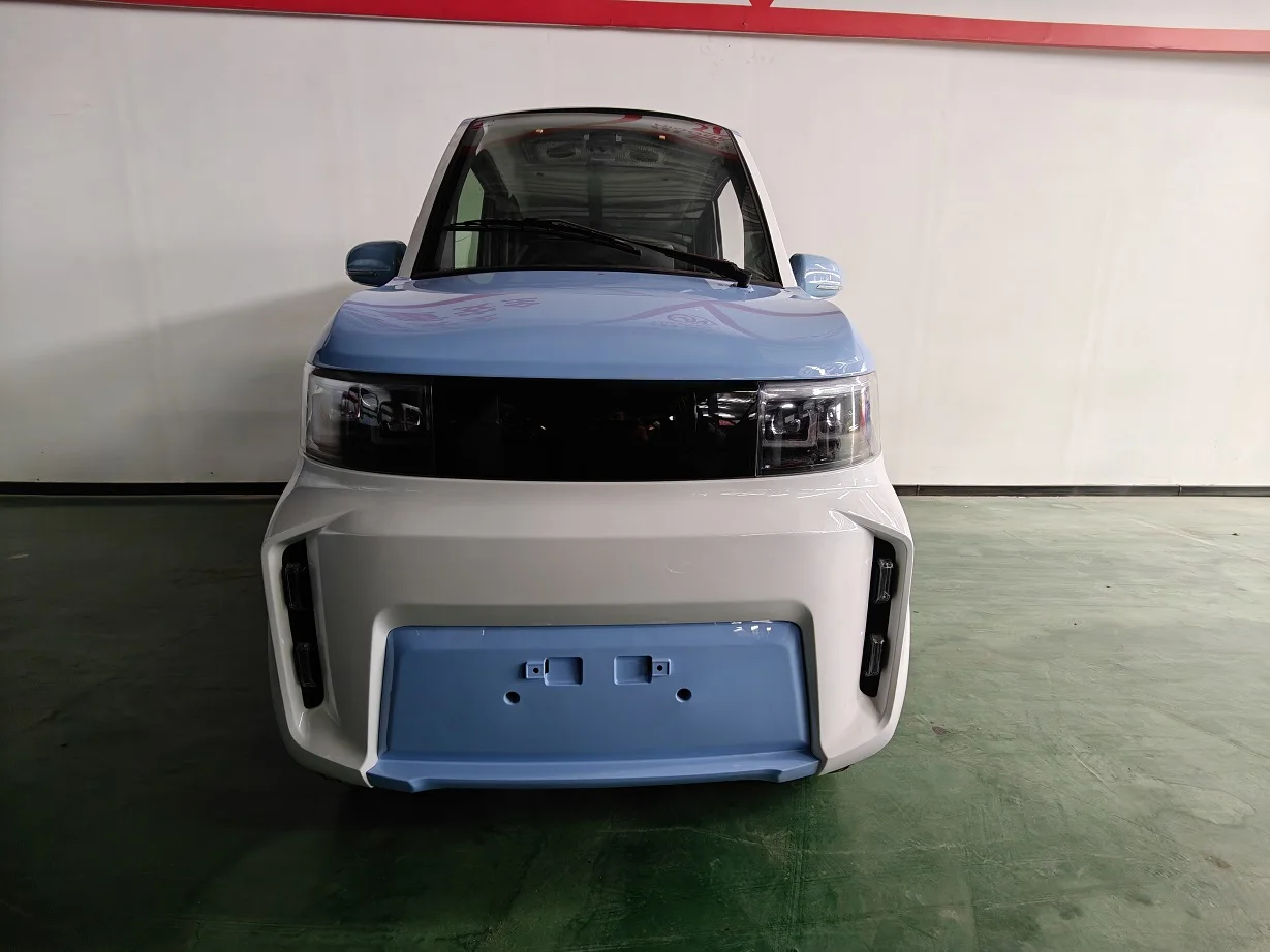 Chinese Factory 2000 W New Energy Vehicle 4-Wheels Closed Design with 2 Seats