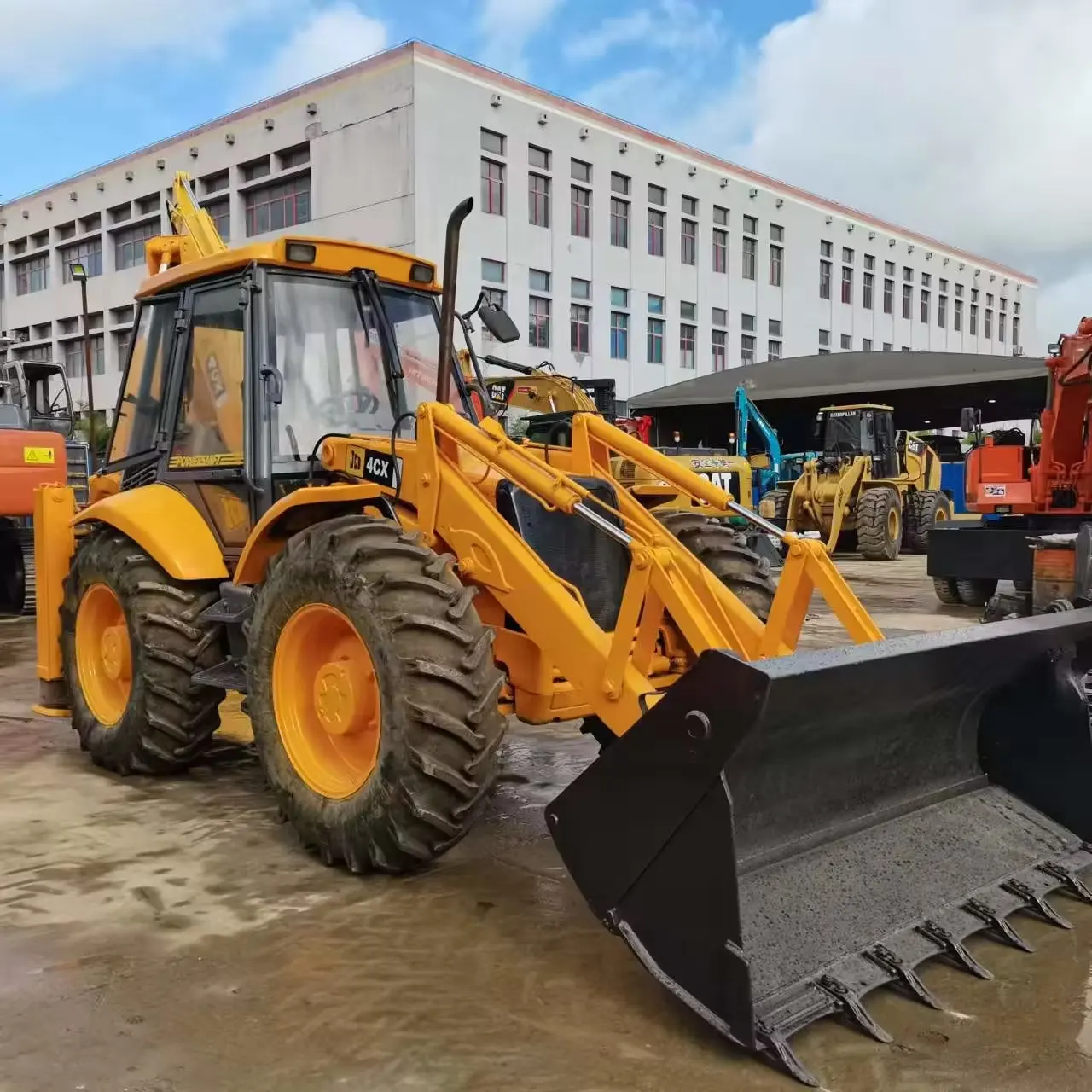 Used Backhoe Loader JCB4CX Made In England With Good Condition And Lower Wokring Hours For Sale