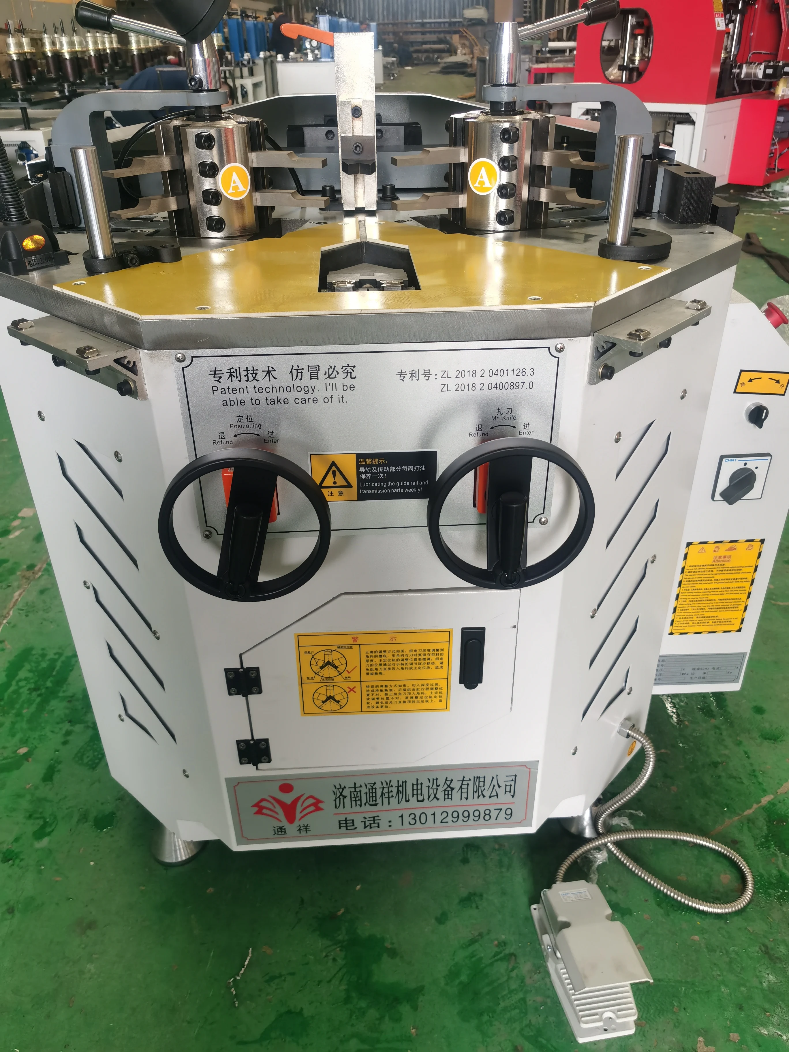 Hydraulic Heavy Knife Library Corner Crimping Machine For Aluminium Windows Doors