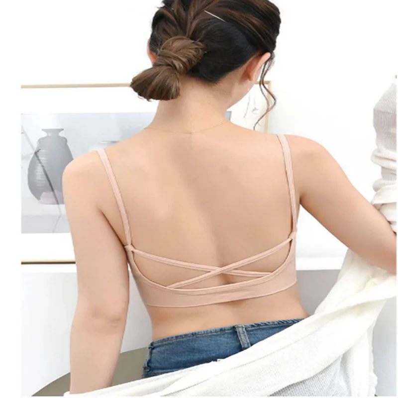 In summer, students wear U-shaped open-back underwear with suspender belts and outside