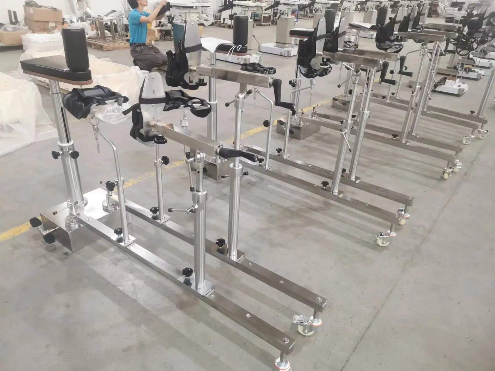 Factory direct medical equipment Multi-purpose stainless steel orthopedic operating table traction rack