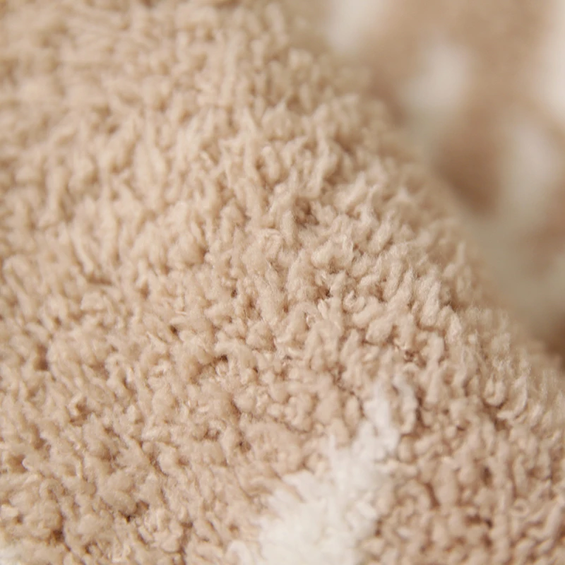 Custom logo Eco-friendly luxury 100% polyester plush quality throw blanket for home decoration