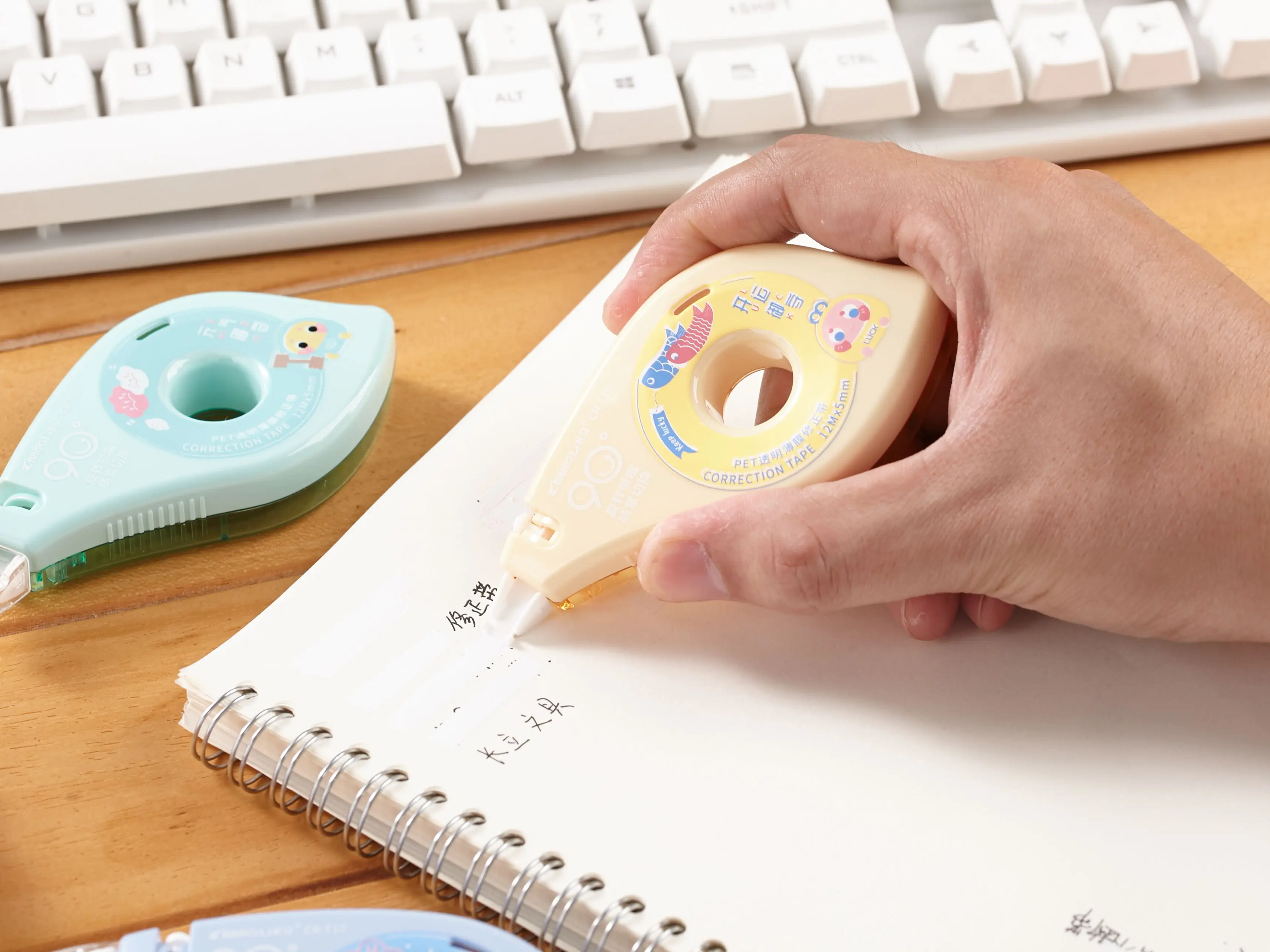 Wholesale  Transparent tape corrector  school  customized creative plastic colored pet correction tape