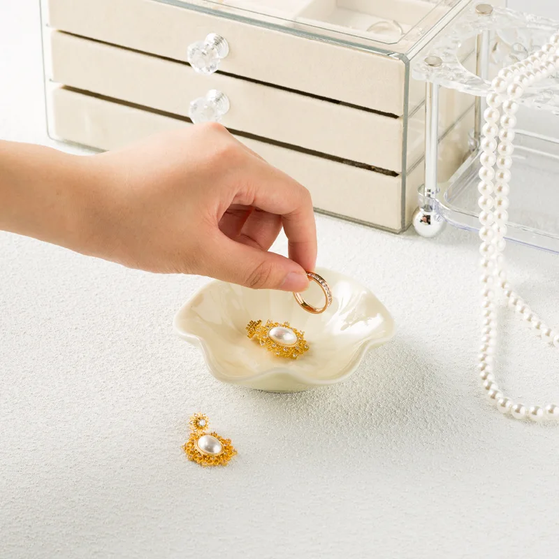 Customized Logo Leaf Pattern Ceramic Jewelry Dish Lotus Design Nordic Style Trinket Tray Handmade Porcelain Ring Holder