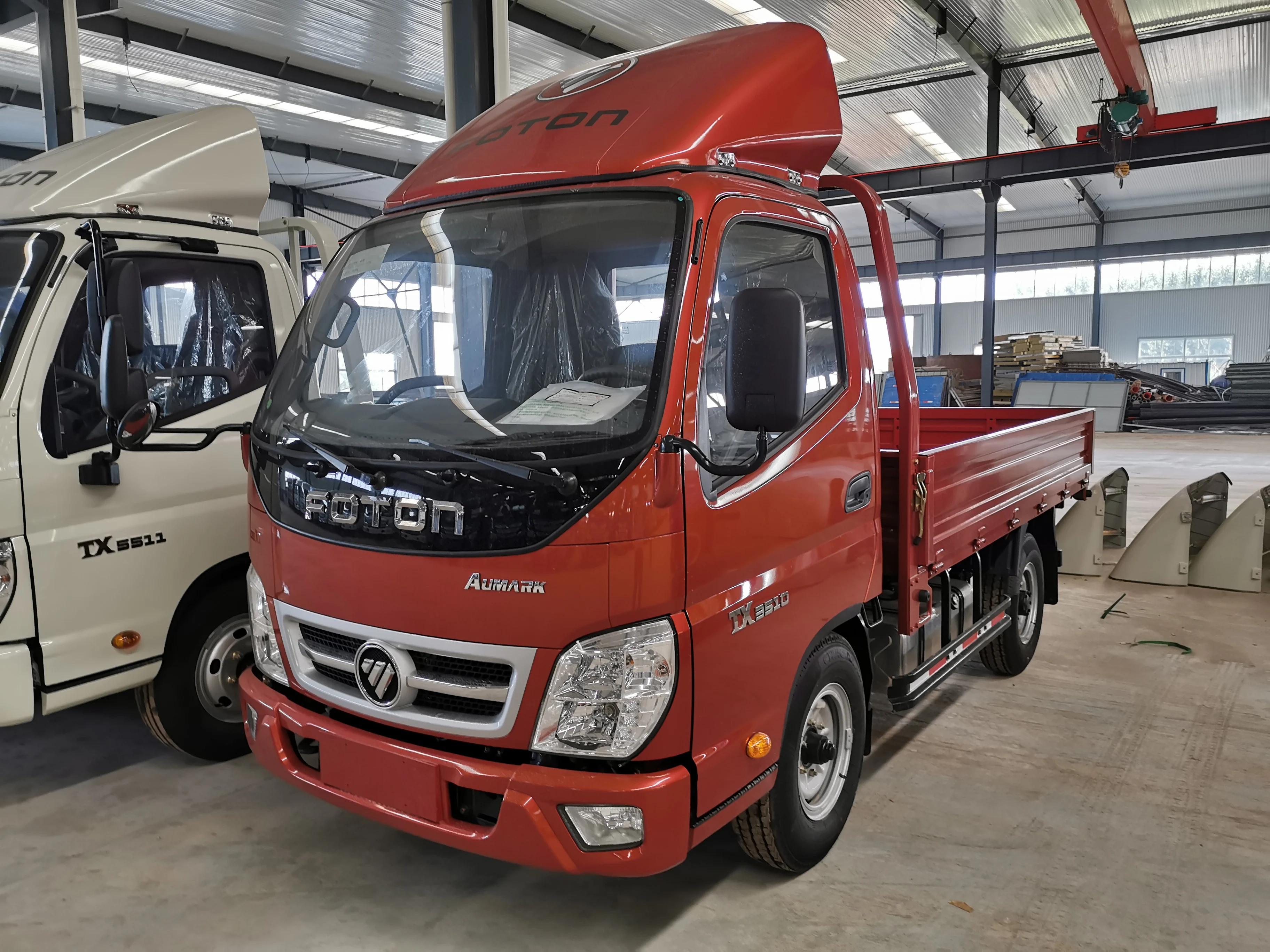 
FOTON 3TONS GASOLINE LIGHT TRUCK WITH SINGLE CABIN AND 4.2M LONGER CARGO BODY 