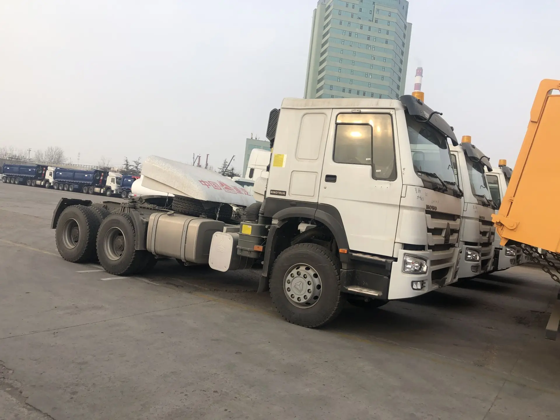 China Sinotruk howo Brand New tractor dump truck10 Wheels 6x4 371 Horsepower Trailer truck Head  420hp Howo head tractor t